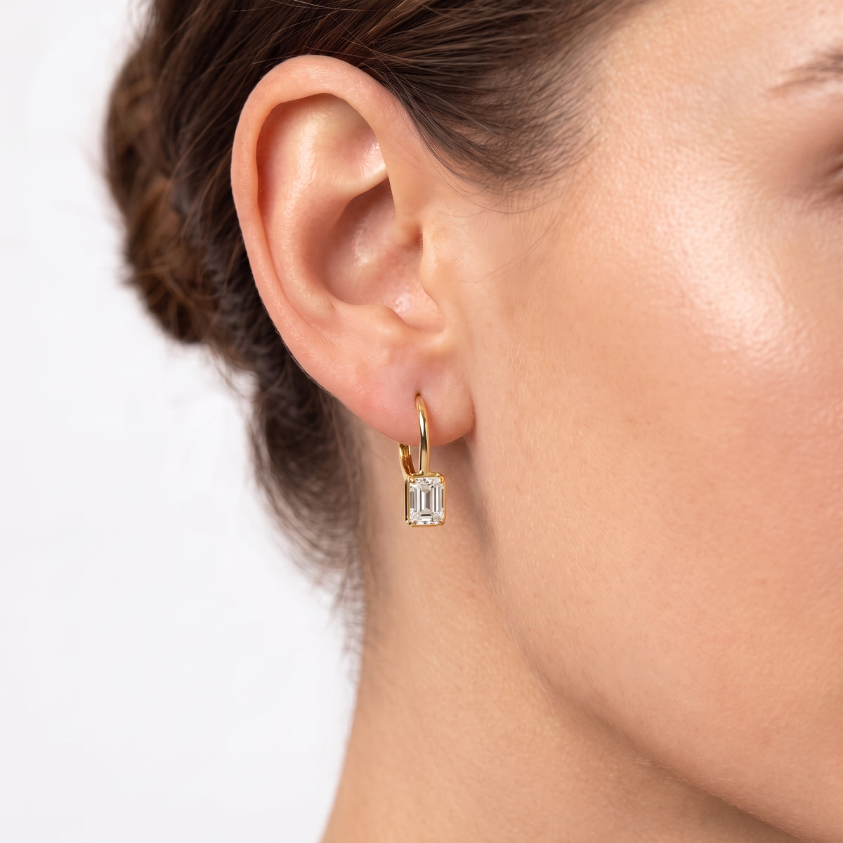 _lifestyle_image@SKU:E1731-LADE00100004Y #metal_10k-yellow-gold+origin_lab-grown+quality_g-si