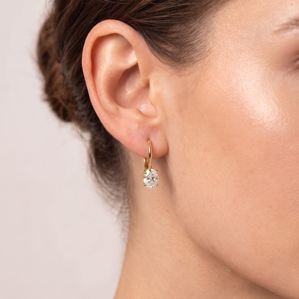 _lifestyle_image@SKU:E1731-LADO00100004Y #metal_10k-yellow-gold+origin_lab-grown+quality_g-si