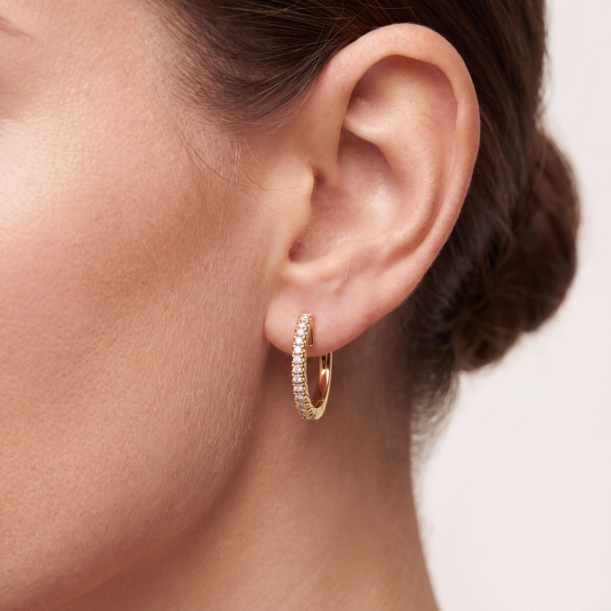 _lifestyle_image@SKU:E1821-LADR00110004Y #metal_10k-yellow-gold+origin_lab-grown+quality_g-si