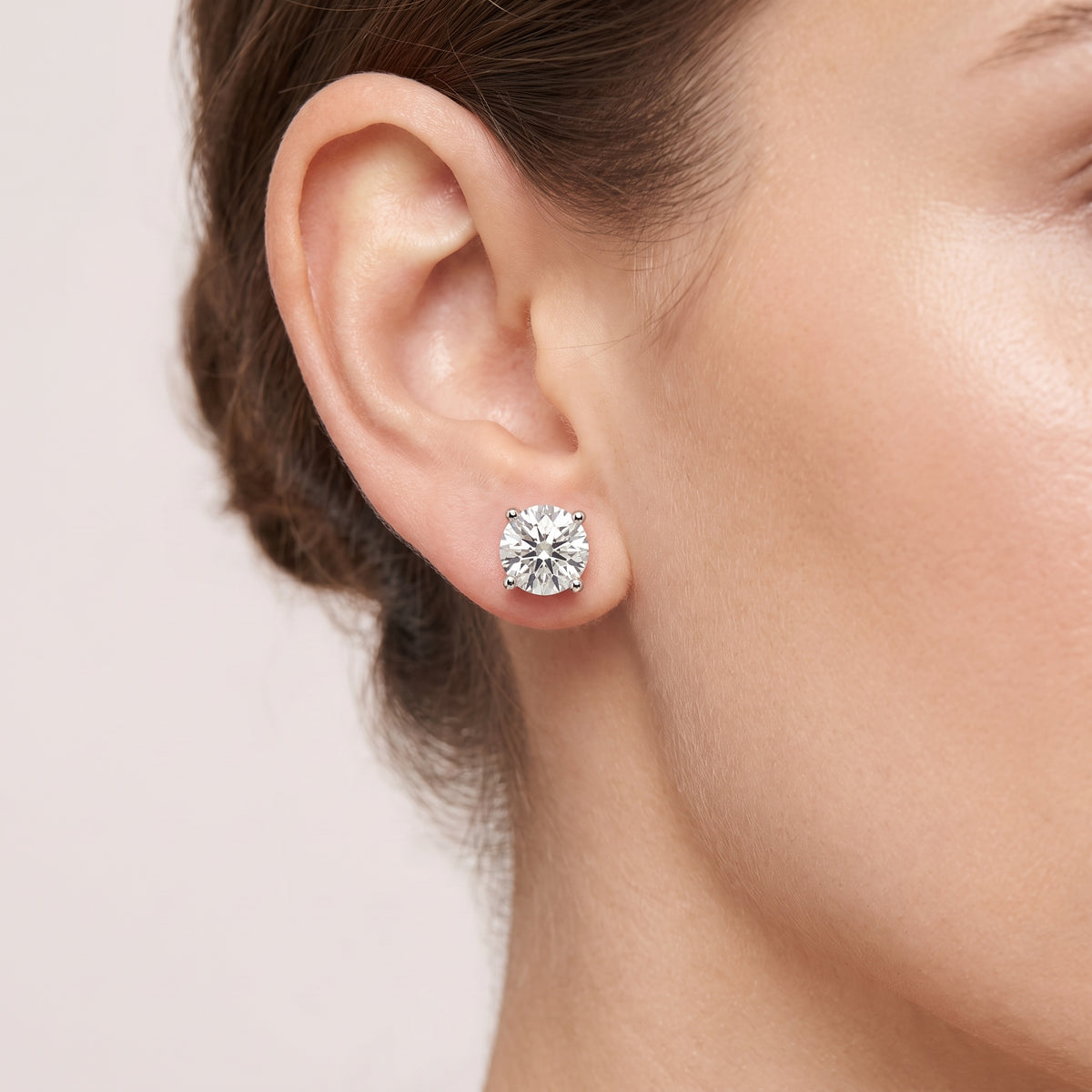 _lifestyle_image@SKU:E1901-LADR03000004Y #metal_14k-yellow-gold+origin_lab-grown+quality_g-si