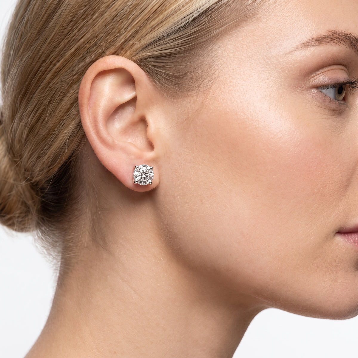_lifestyle_image@SKU:E1901-NADR00250004Y #metal_10k-yellow-gold+origin_lab-grown+quality_g-si