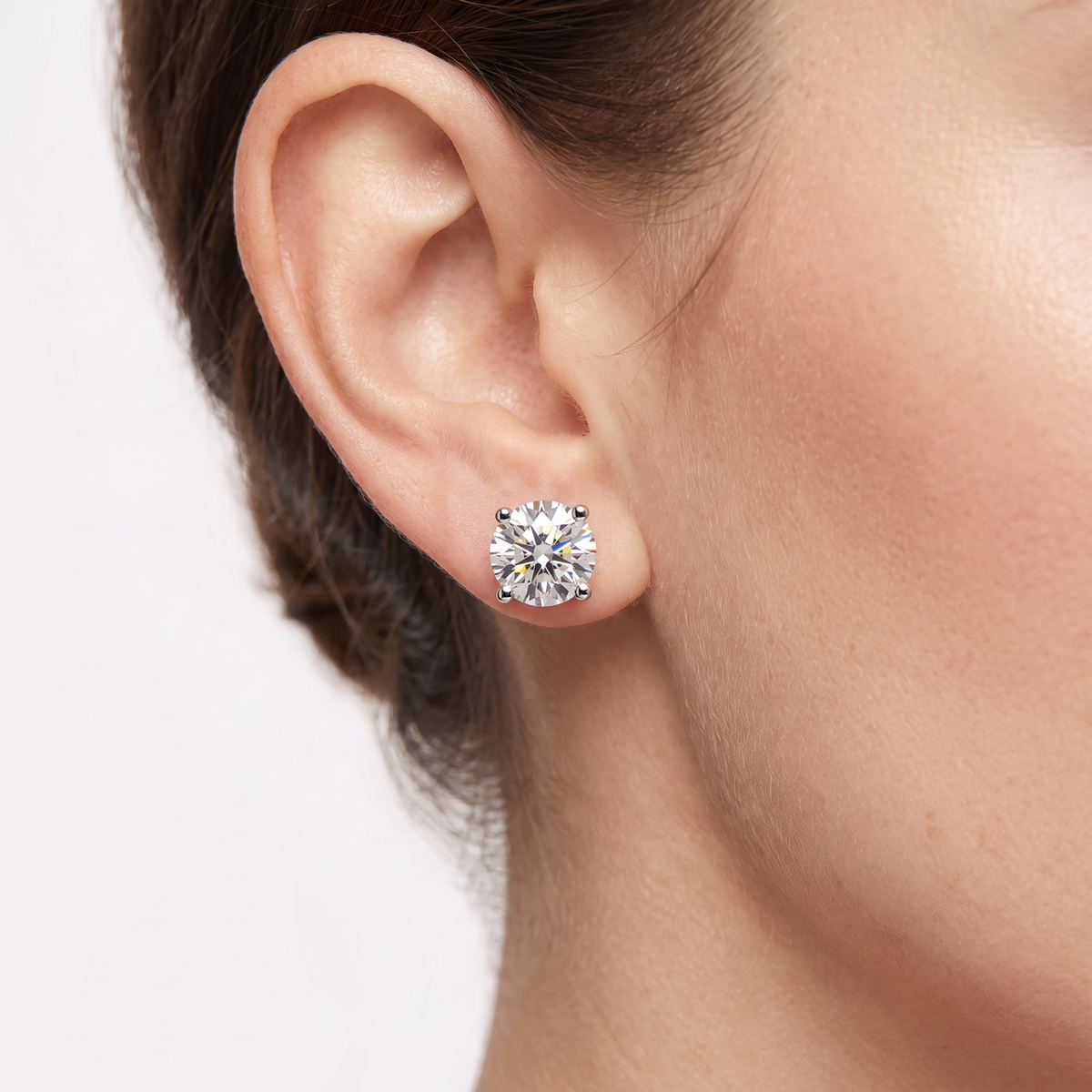 _lifestyle_image@SKU:E1901-NADR04000004W #metal_10k-white-gold+origin_lab-grown+quality_g-si