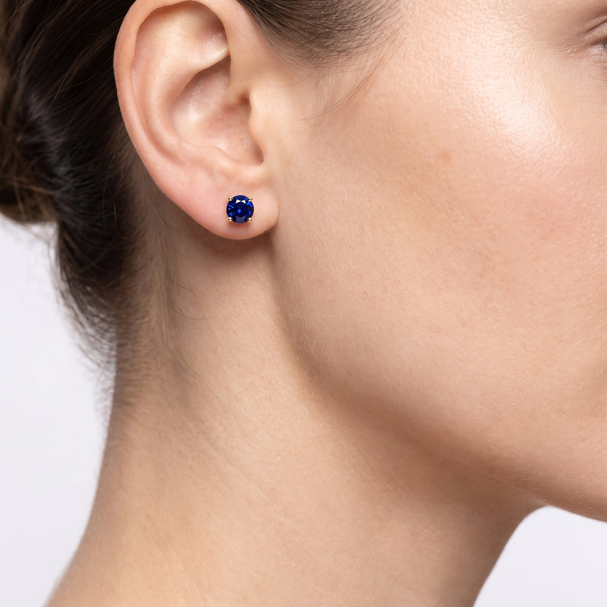 _lifestyle_image@SKU:E190G-BSDR01000004Y #metal_10k-yellow-gold+origin_lab-grown