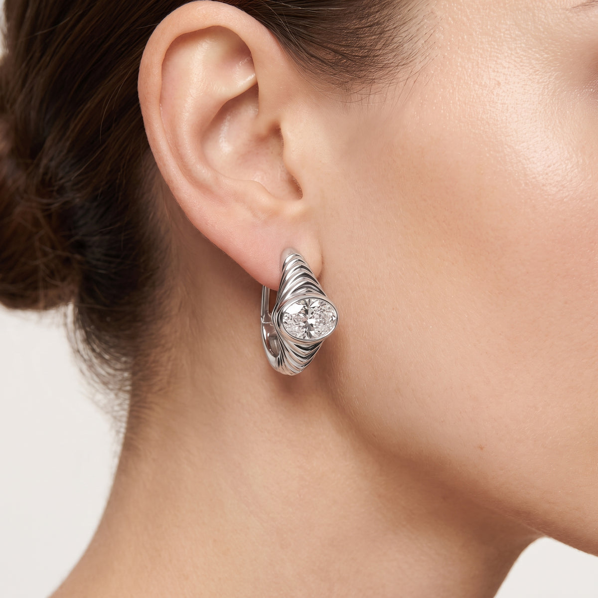 _lifestyle_image@SKU:E1943-LADO0100000DW #metal_silver+origin_lab-grown+quality_g-si