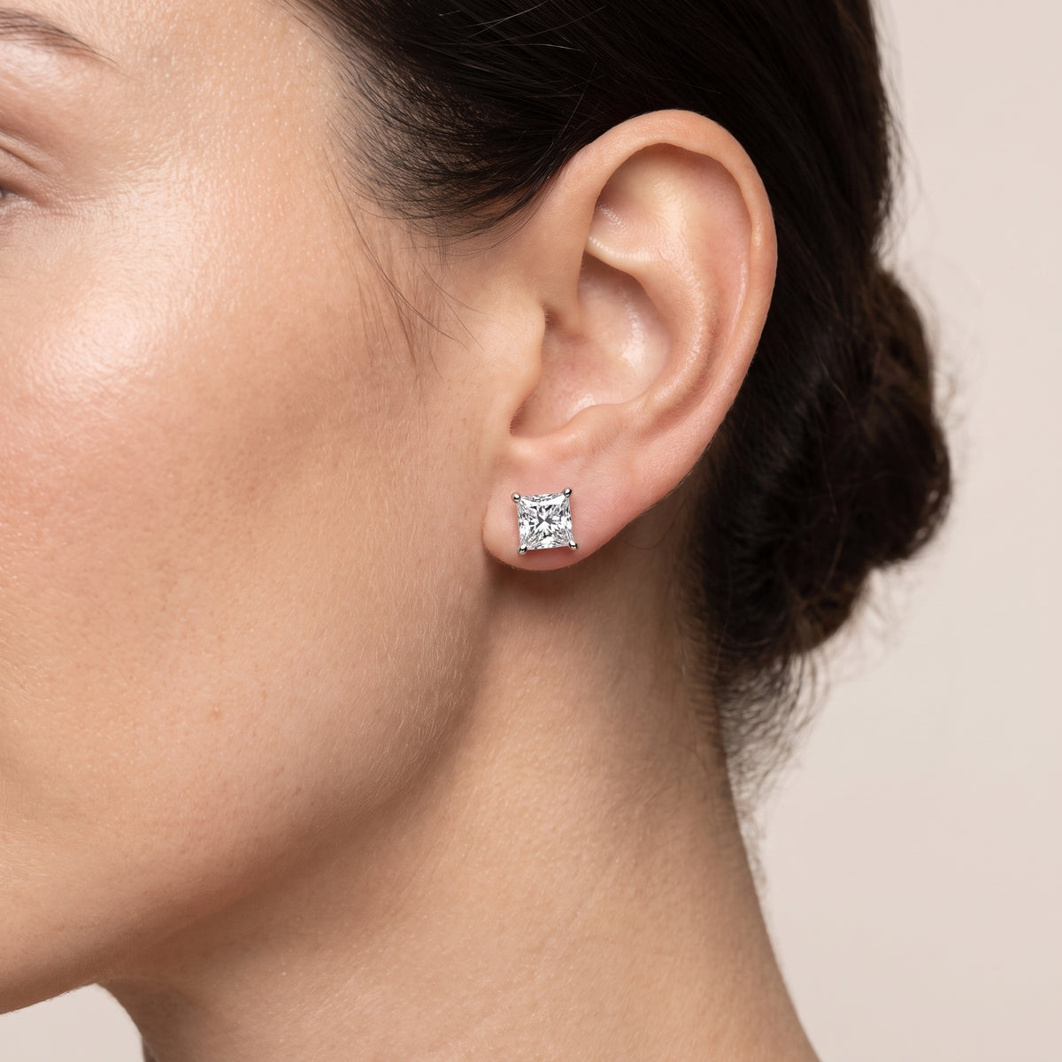 _lifestyle_image@SKU:E1979-LADP0100000DW #metal_silver+origin_lab-grown+quality_g-si