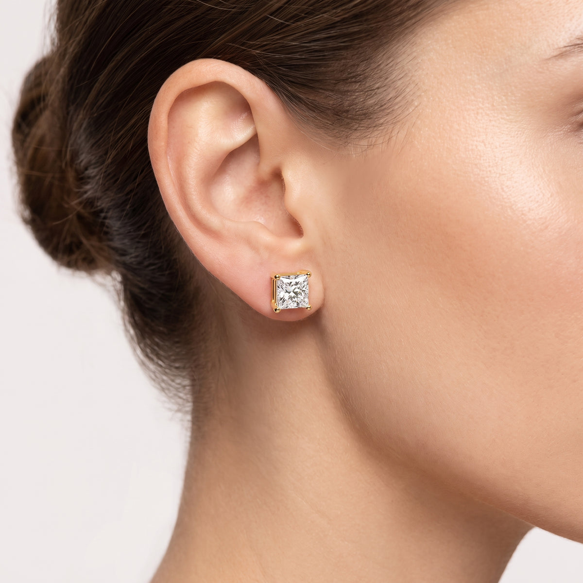 _lifestyle_image@SKU:E1979-LADP02000004Y #metal_14k-yellow-gold+origin_lab-grown+quality_g-si