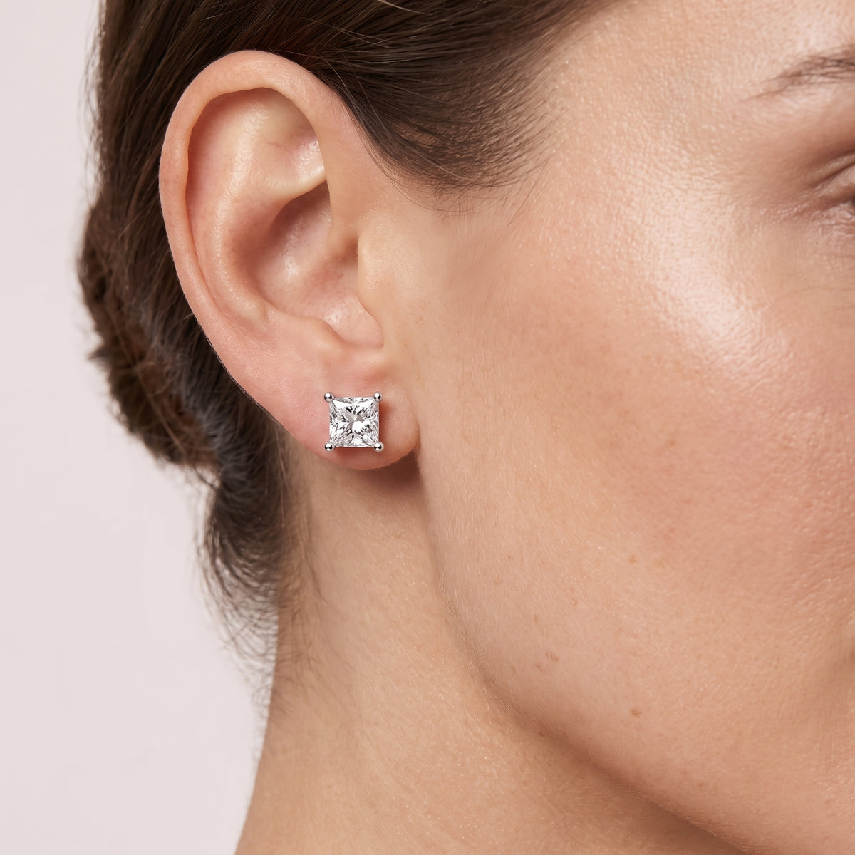 _lifestyle_image@SKU:E1979-LADP0200000DW #metal_silver+origin_lab-grown+quality_g-si