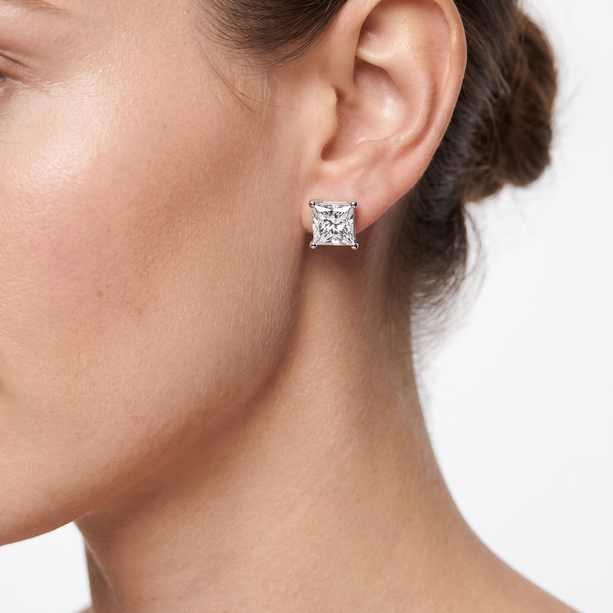 _lifestyle_image@SKU:E1979-LADP0300000DW #metal_silver+origin_lab-grown+quality_g-si