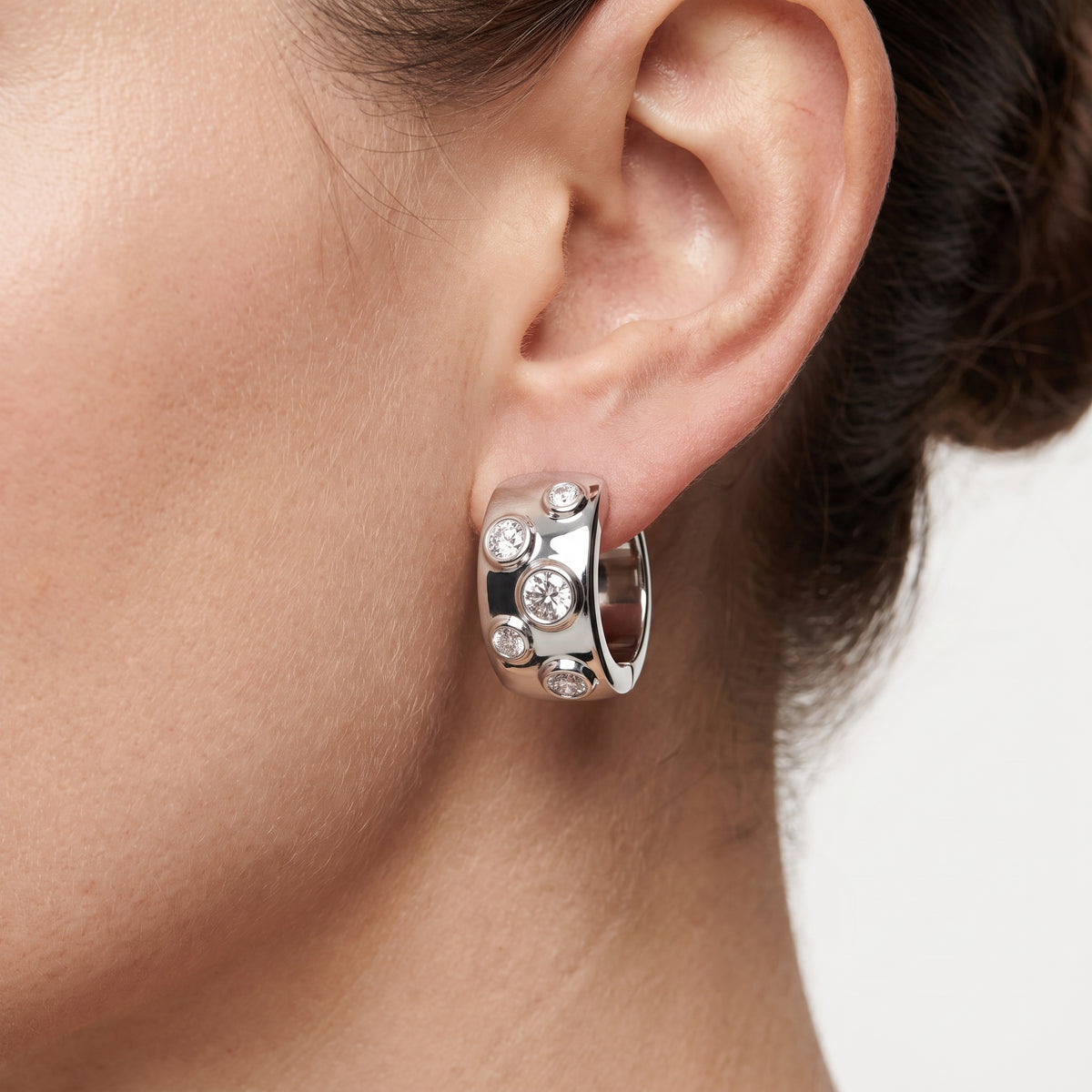 _lifestyle_image@SKU:E222H-LADR0010100DW #metal_silver+origin_lab-grown+quality_g-si