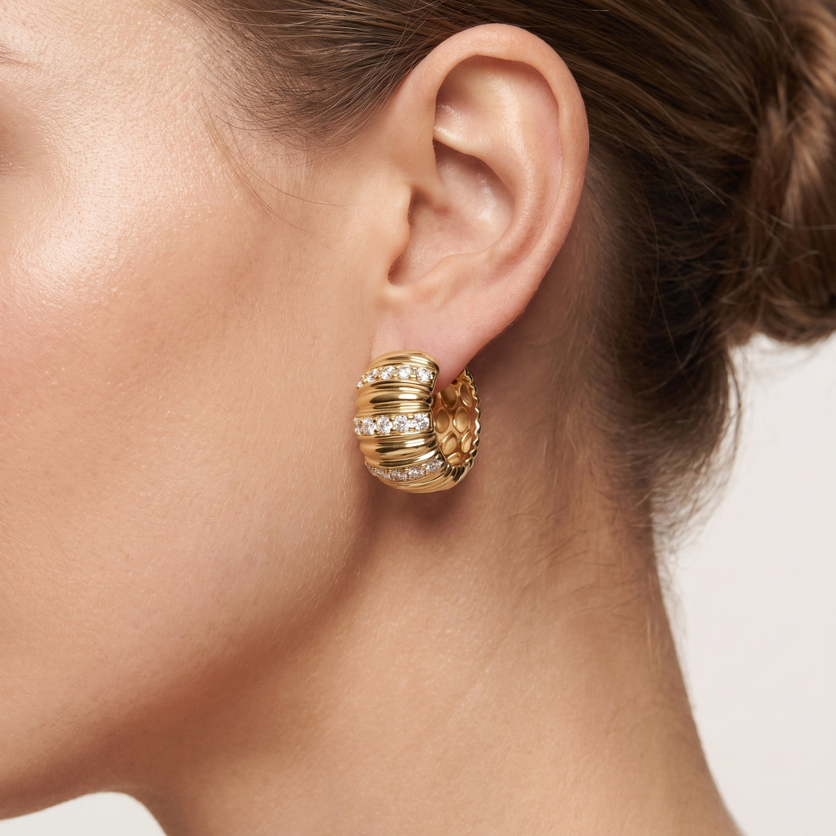 _lifestyle_image@SKU:E2593-LADR0007500DY #metal_14k-yellow-gold-vermeil+origin_lab-grown+quality_g-si