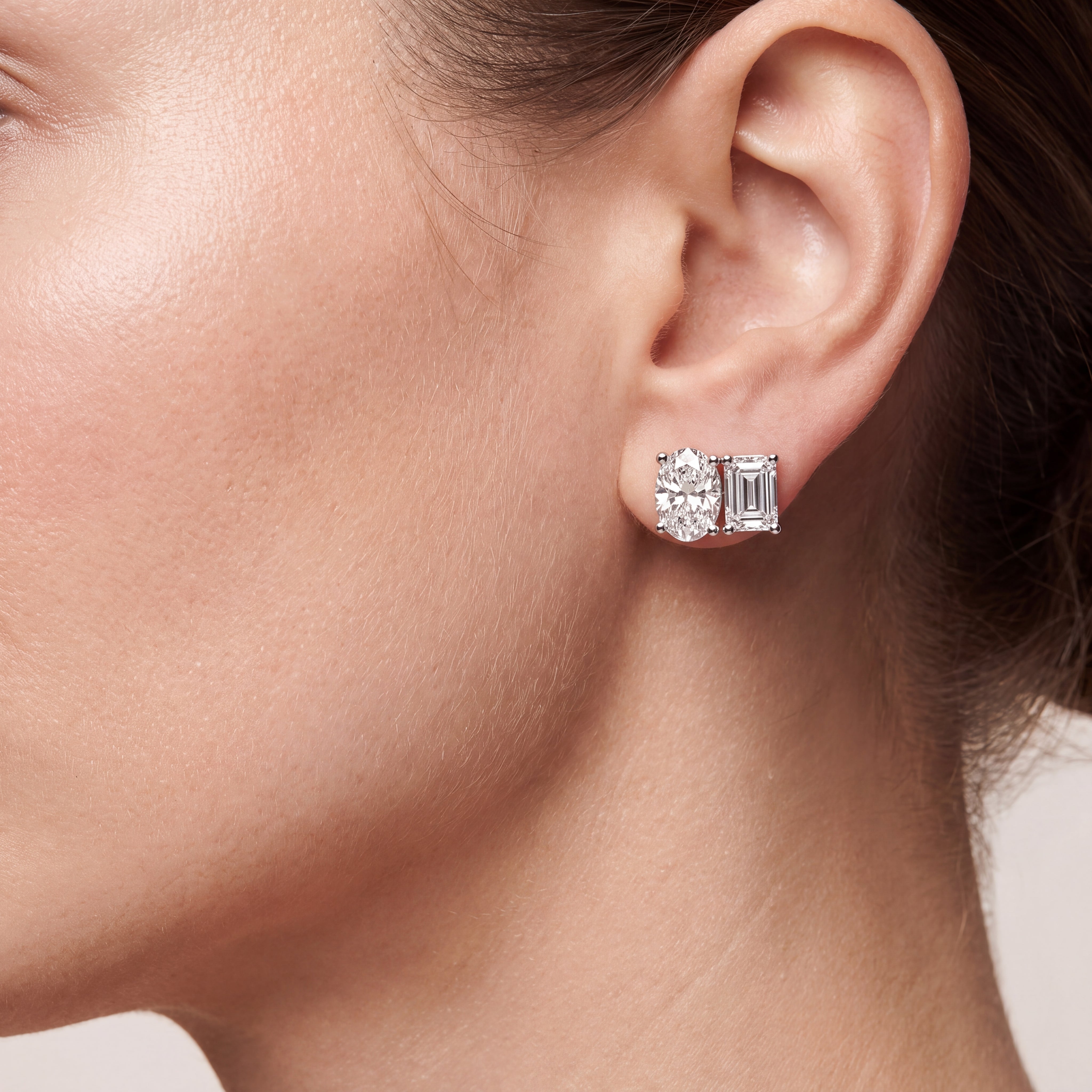 _lifestyle_image@SKU:E2628-LADO02500004W #metal_10k-white-gold+origin_lab-grown+quality_g-si