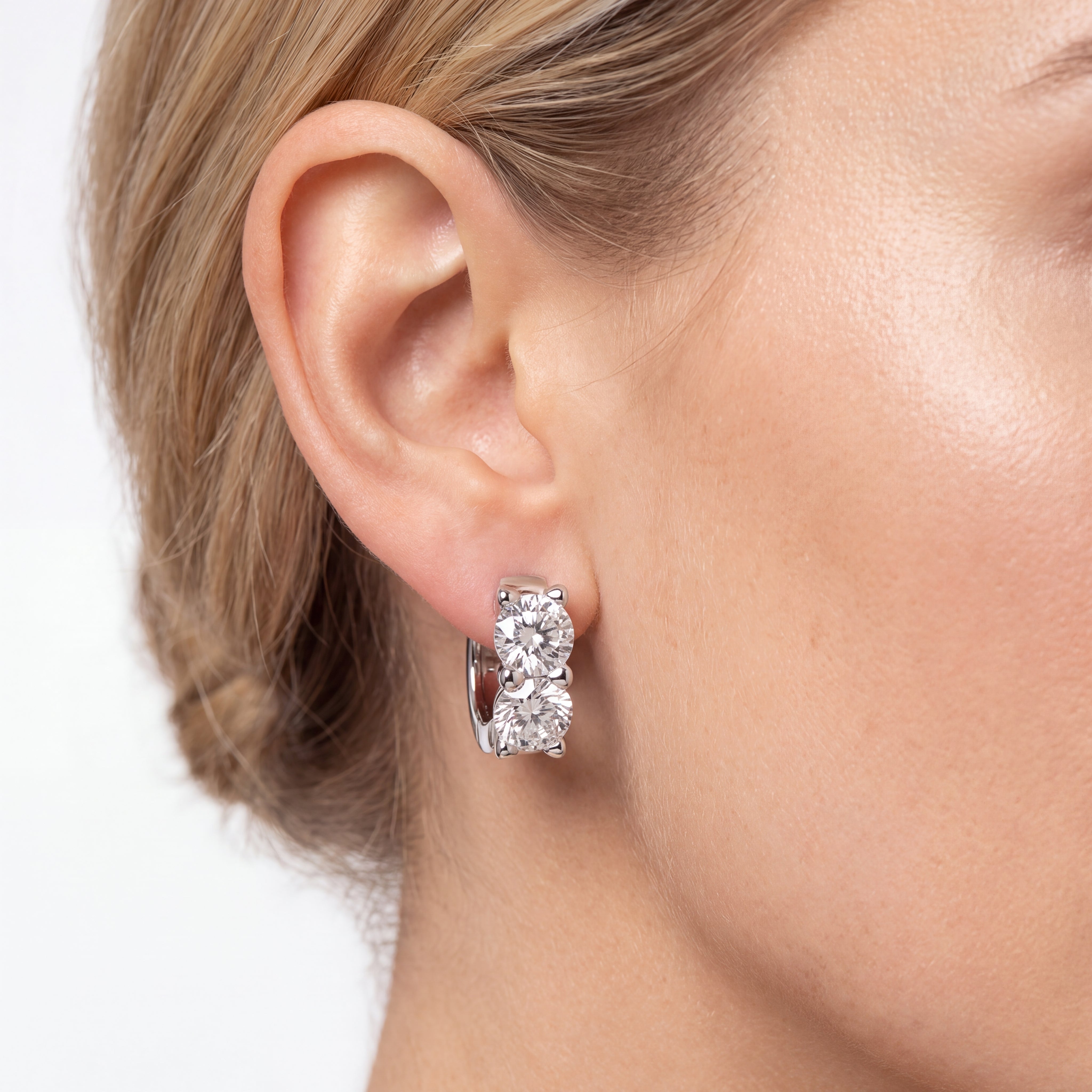 _lifestyle_image@SKU:E2656-LADR04000004W #metal_10k-white-gold+origin_lab-grown+quality_g-si