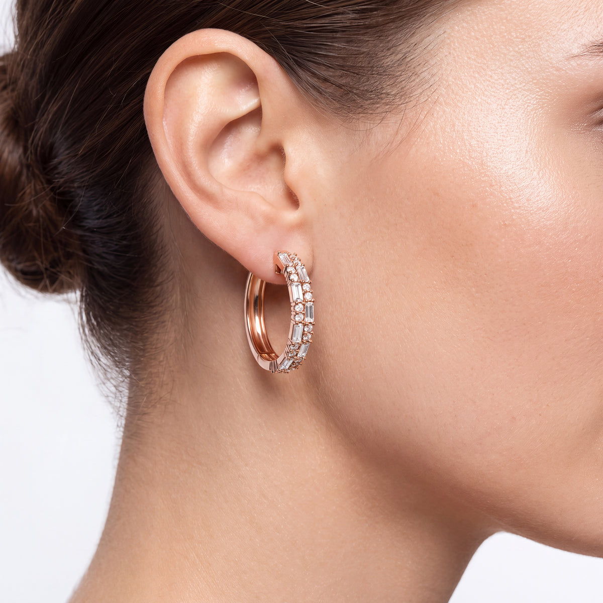 _lifestyle_image@SKU:E3422-LADB01000004P #metal_10k-rose-gold+origin_lab-grown+quality_g-si