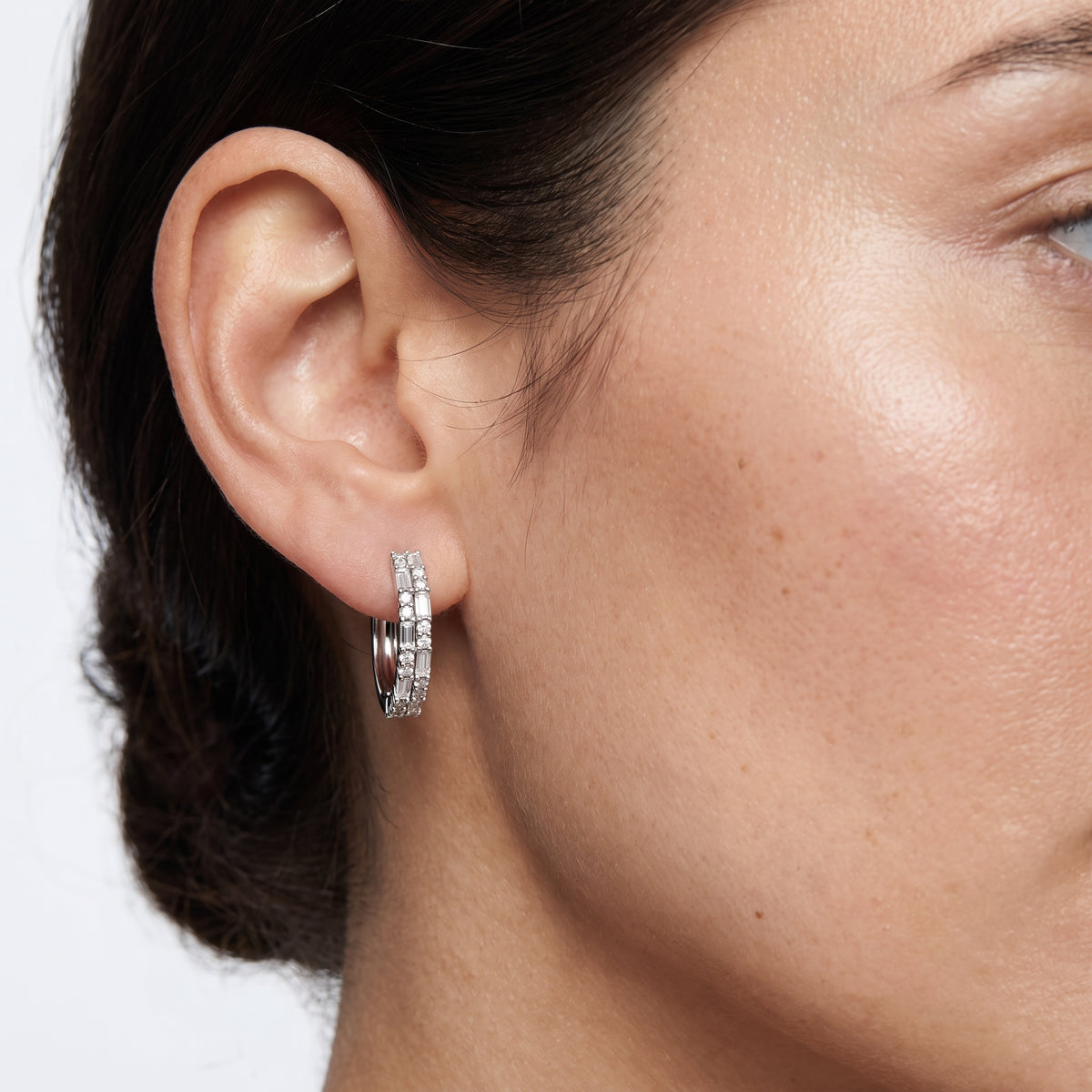 _lifestyle_image@SKU:E3422-LADB0100000DW #metal_silver+origin_lab-grown+quality_g-si
