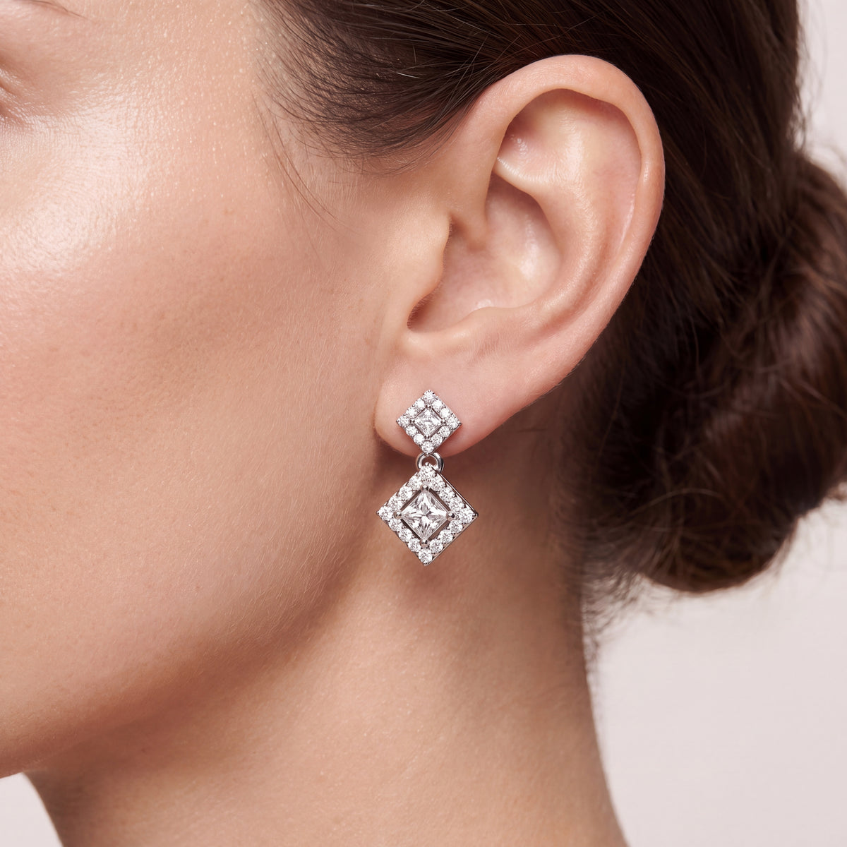 _lifestyle_image@SKU:E390G-LADP0047000DW #metal_silver+origin_lab-grown+quality_g-si