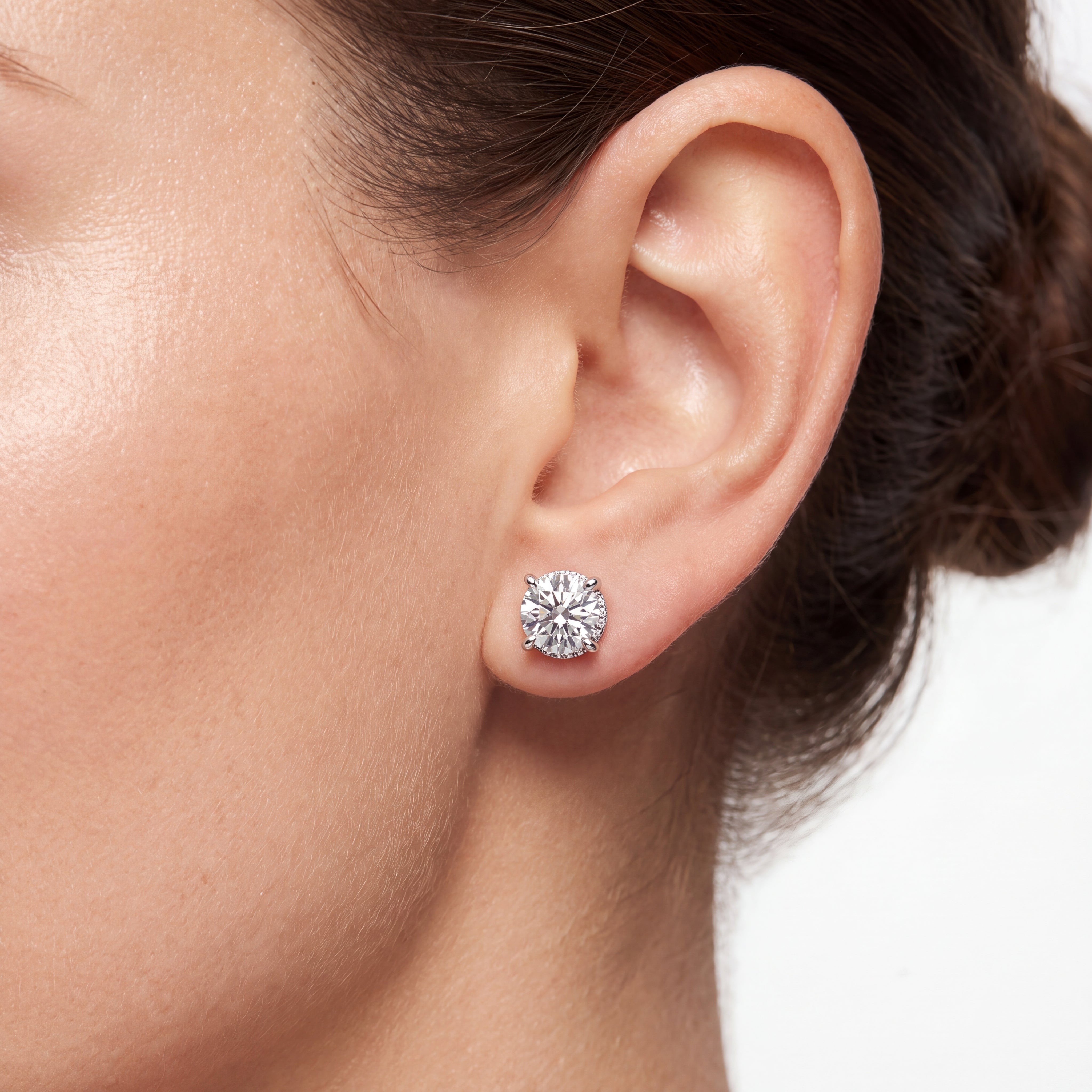 _lifestyle_image@SKU:E4458-LADR02000004W #metal_10k-white-gold+origin_lab-grown+quality_g-si