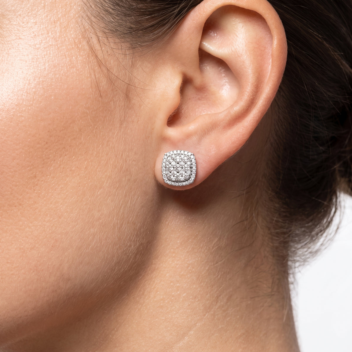 _lifestyle_image@SKU:E4963-LADR00990004W #metal_10k-white-gold+origin_lab-grown+quality_g-si