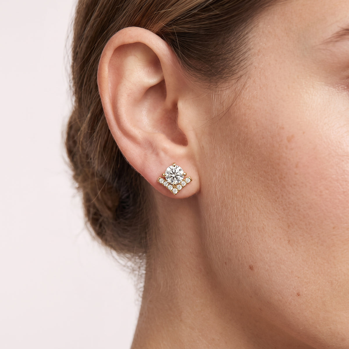 _lifestyle_image@SKU:E6136-LADR00500001Y #metal_10k-yellow-gold+origin_lab-grown+quality_g-si