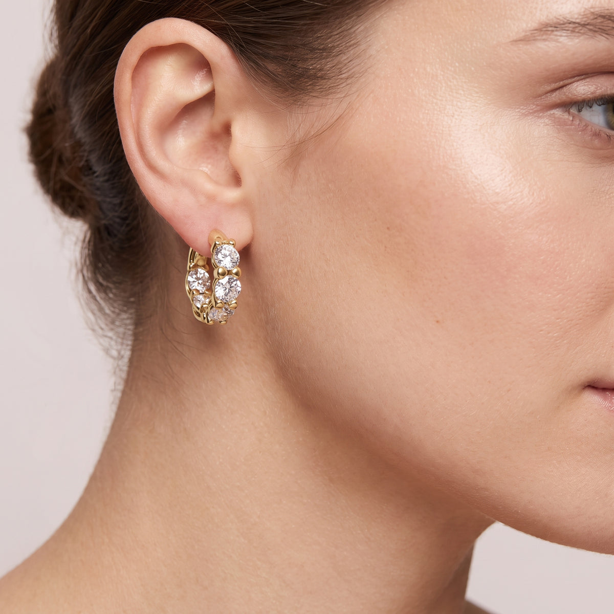 _lifestyle_image@SKU:E7495-LADR03300004Y #metal_10k-yellow-gold+origin_lab-grown+quality_g-si