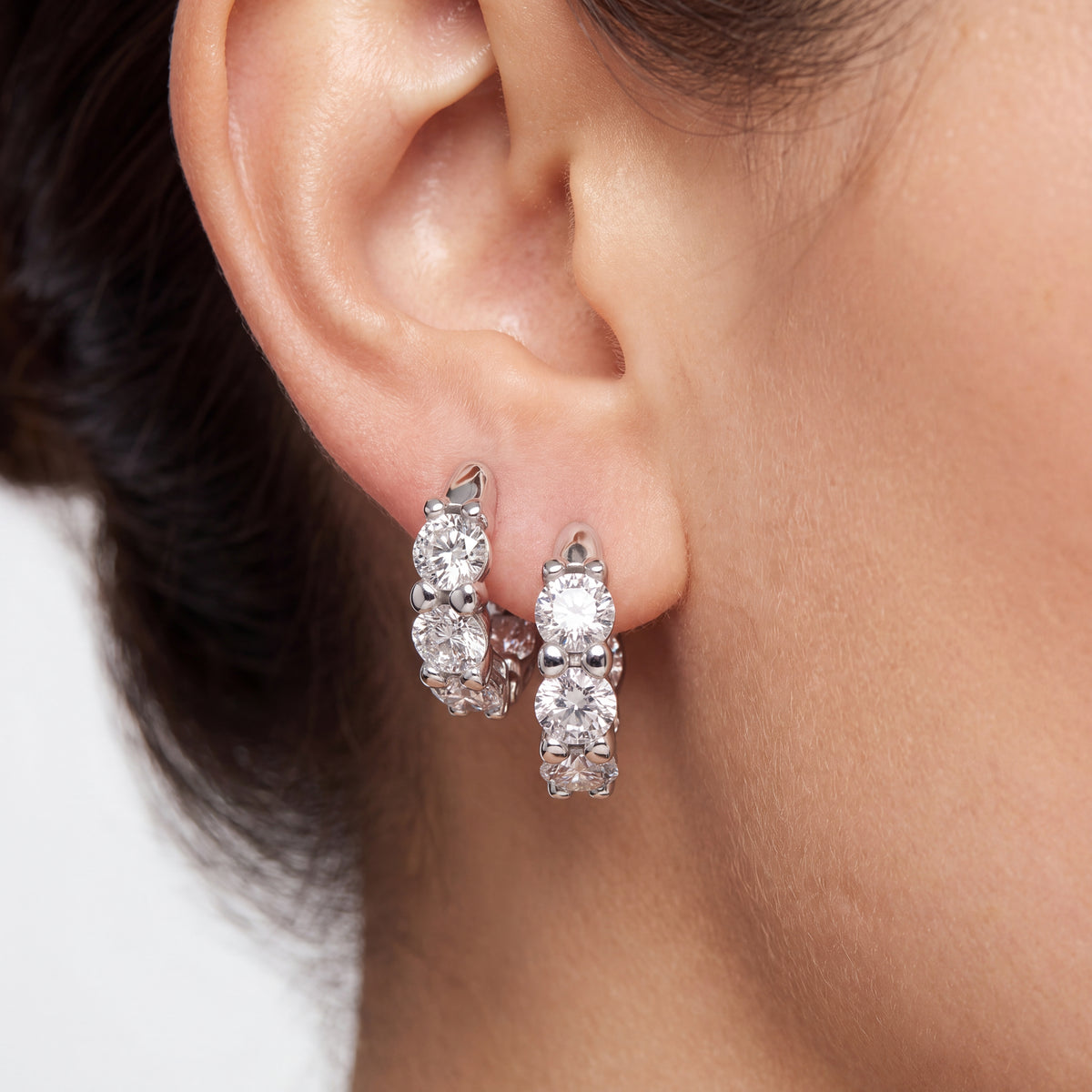 _lifestyle_image@SKU:E7495-LADR0330000DW #metal_silver+origin_lab-grown+quality_g-si