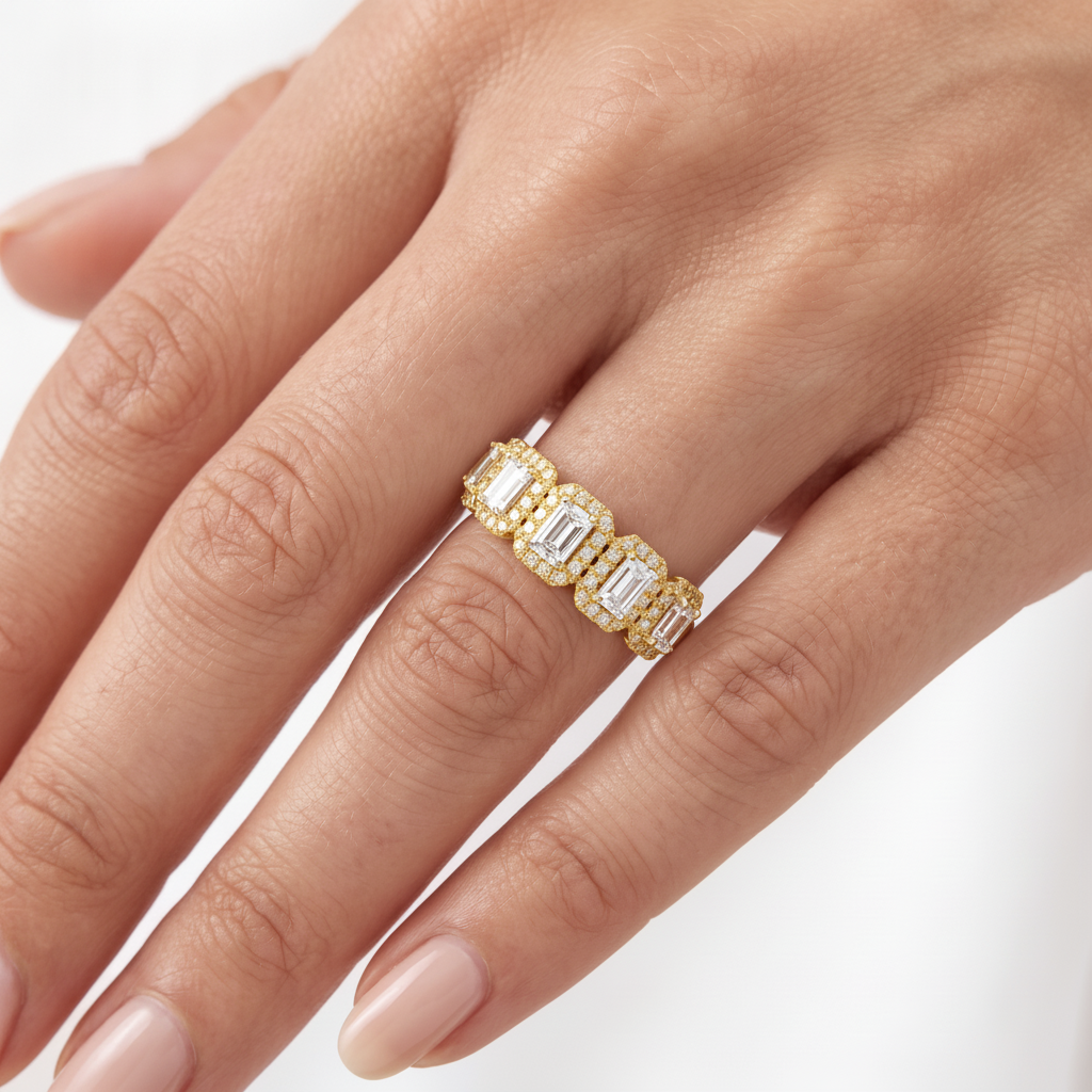 _lifestyle_image@SKU:F1107-LADE01320004Y #metal_10k-yellow-gold+origin_lab-grown+quality_g-si