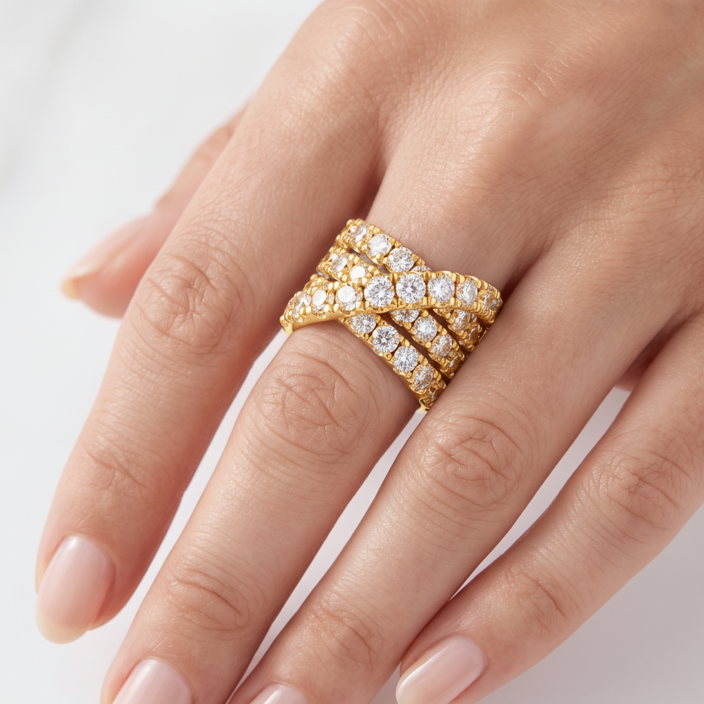_lifestyle_image@SKU:F1114-LADR04510004Y #metal_10k-yellow-gold+origin_lab-grown+quality_g-si