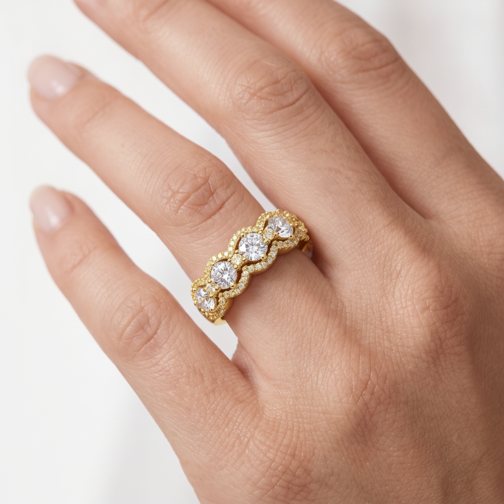 _lifestyle_image@SKU:F2640-LADR01320004Y #metal_10k-yellow-gold+origin_lab-grown+quality_g-si