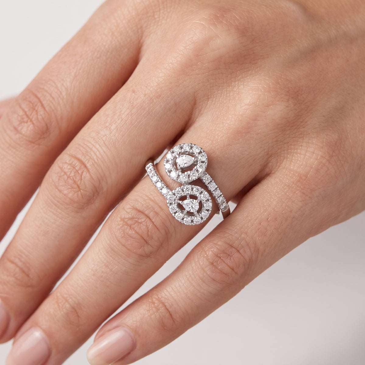 _lifestyle_image@SKU:F2800-LADR0030000DW #metal_silver+origin_lab-grown+quality_g-si