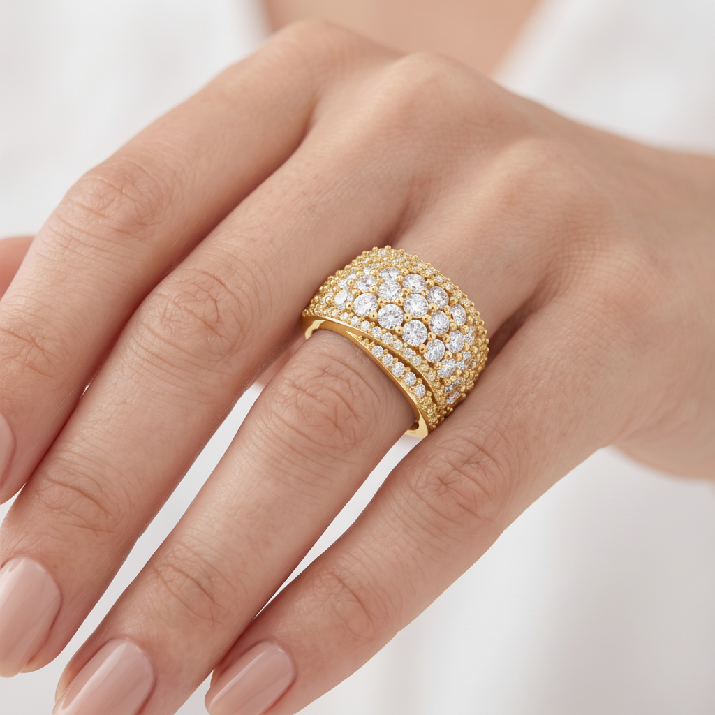 _lifestyle_image@SKU:F2847-LADR03000004Y #metal_14k-yellow-gold+origin_lab-grown+quality_g-si