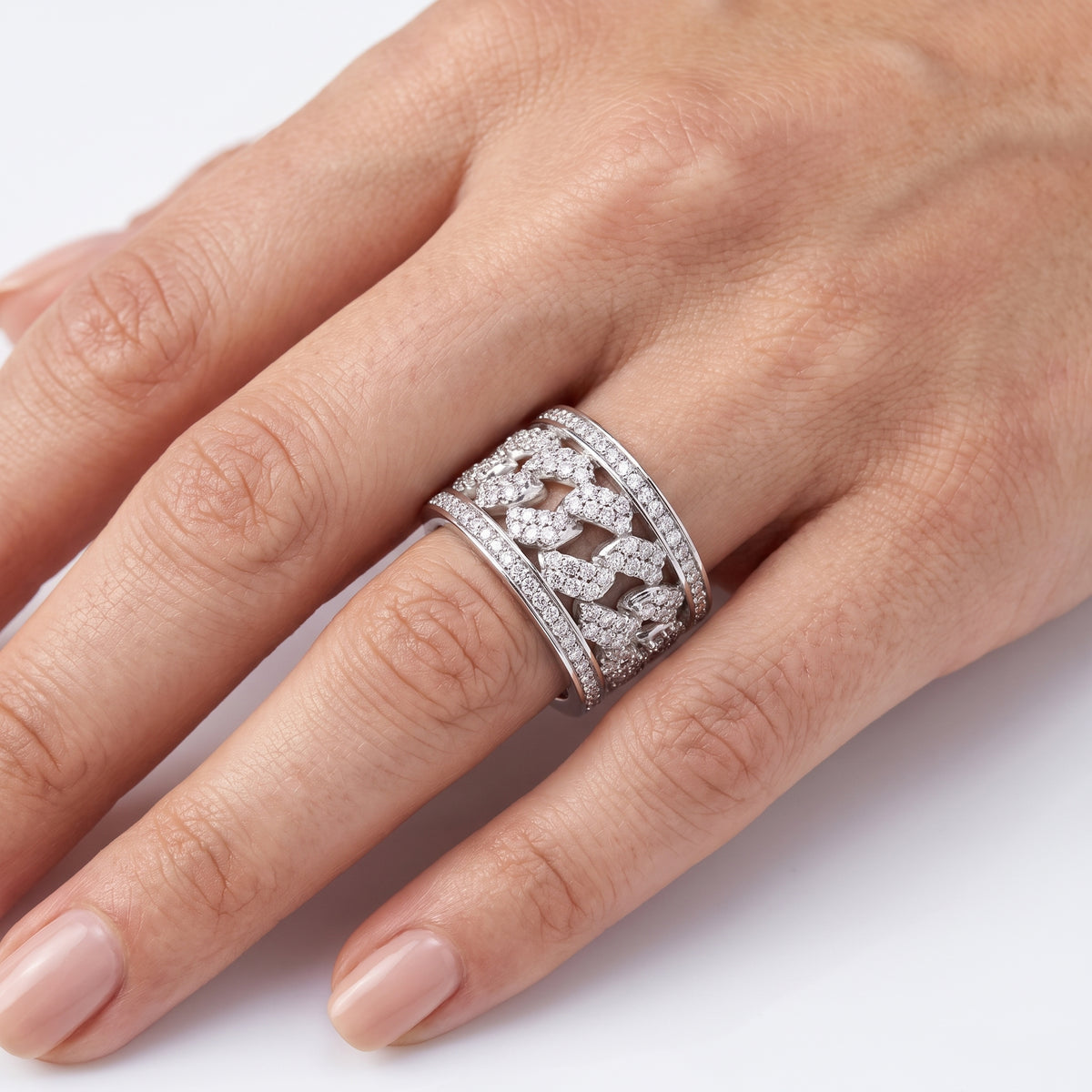 _lifestyle_image@SKU:F3080-LADR0201000DW #metal_silver+origin_lab-grown+quality_g-si