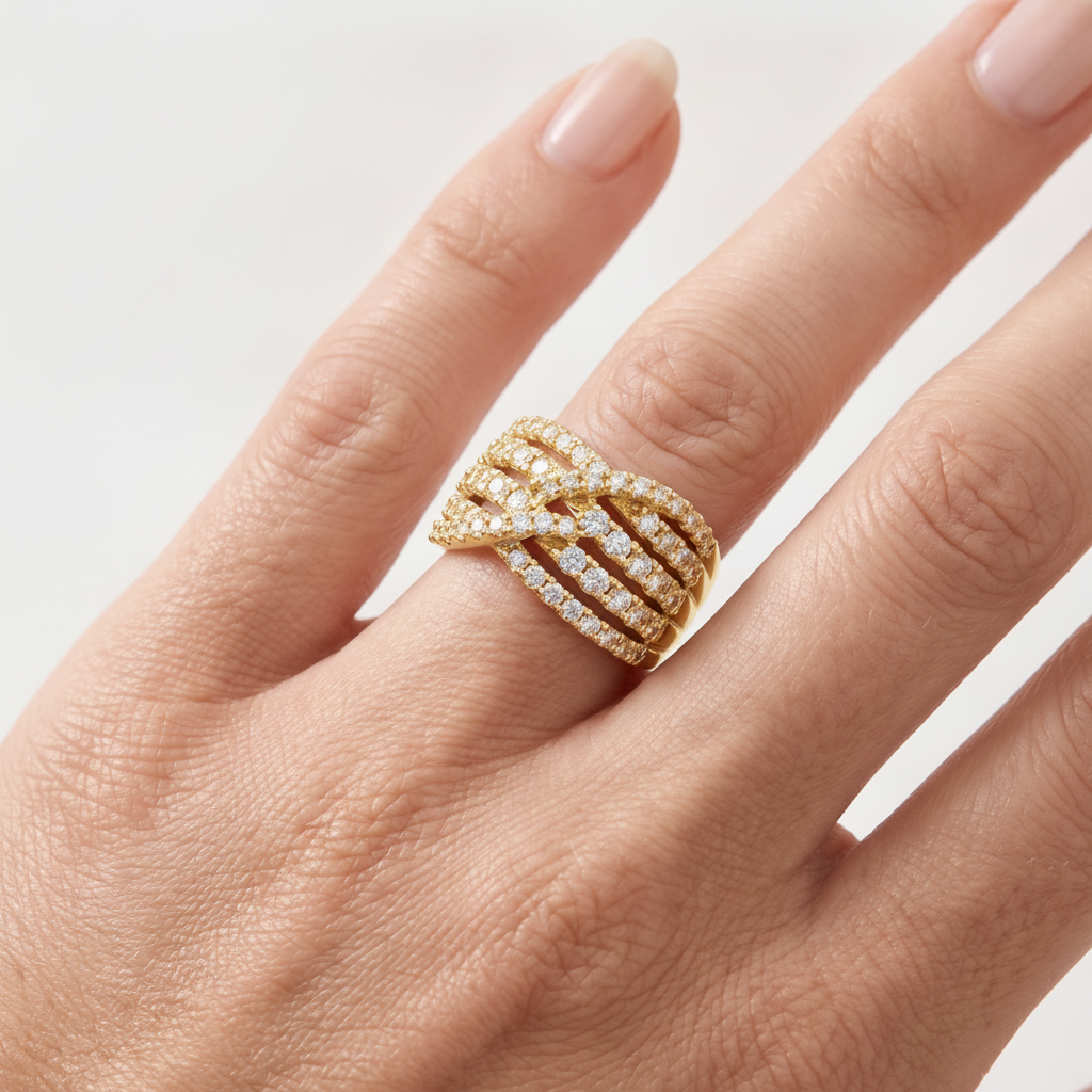_lifestyle_image@SKU:F3090-LADR01990004Y #metal_10k-yellow-gold+origin_lab-grown+quality_g-si