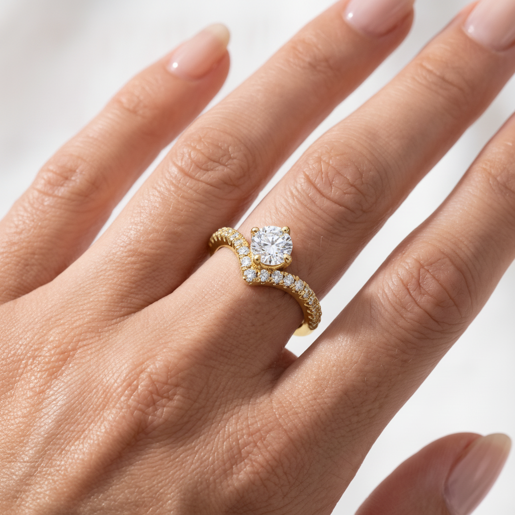 _lifestyle_image@SKU:F6136-LADR00750001Y #metal_10k-yellow-gold+origin_lab-grown+quality_g-si