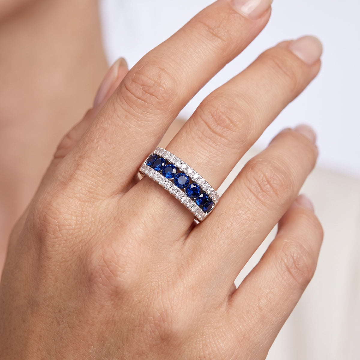 _lifestyle_image@SKU:F8437-LCSR0199000DW #metal_silver+origin_lab-created