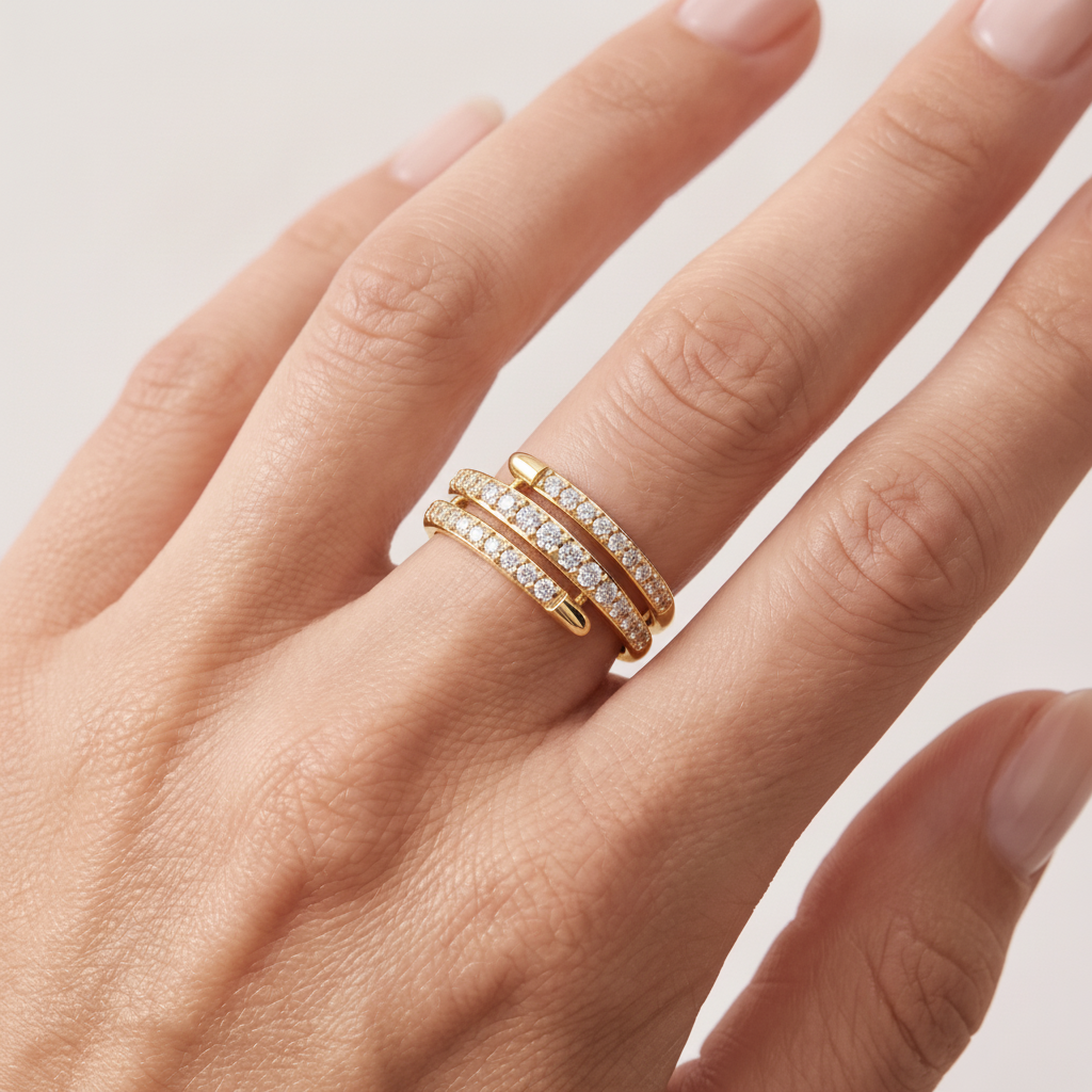 _lifestyle_image@SKU:F8797-LADR00420004Y #metal_10k-yellow-gold+origin_lab-grown+quality_g-si