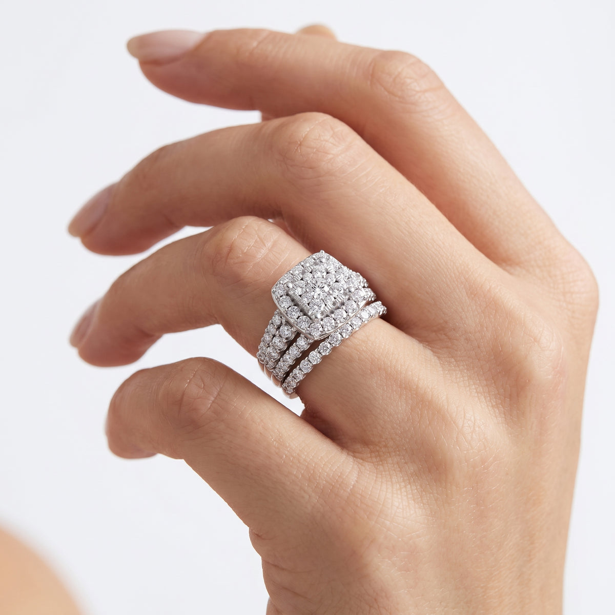 _lifestyle_image@SKU:FR258-LADR0300000PL #metal_silver+origin_lab-grown+quality_g-si