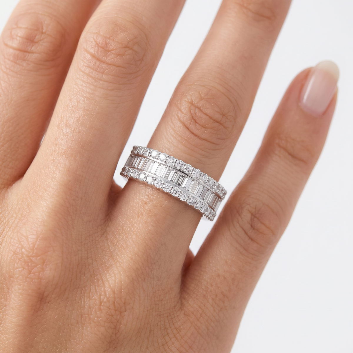 _lifestyle_image@SKU:FR980-LADB0100000DW #metal_silver+origin_lab-grown+quality_g-si
