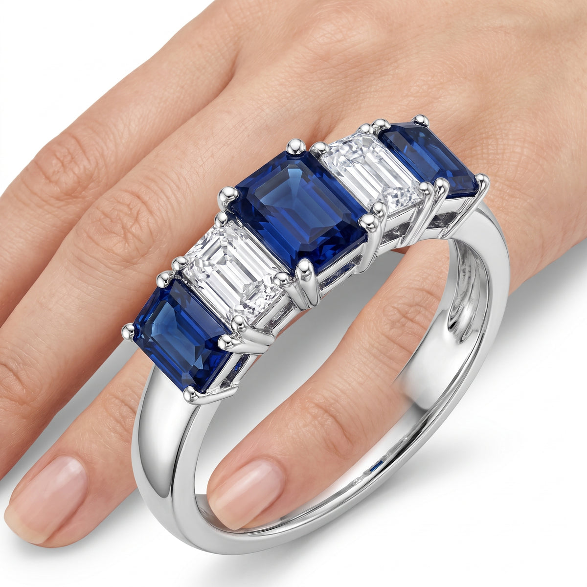 _lifestyle_image@SKU:G0809-NGSE0200000PL #metal_platinum+origin_lab-created