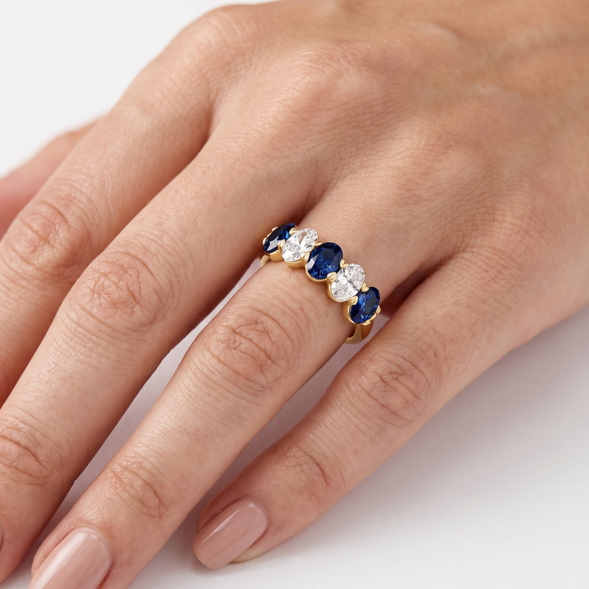 _lifestyle_image@SKU:G0809-NGSO04000004Y #metal_14k-yellow-gold+origin_lab-created
