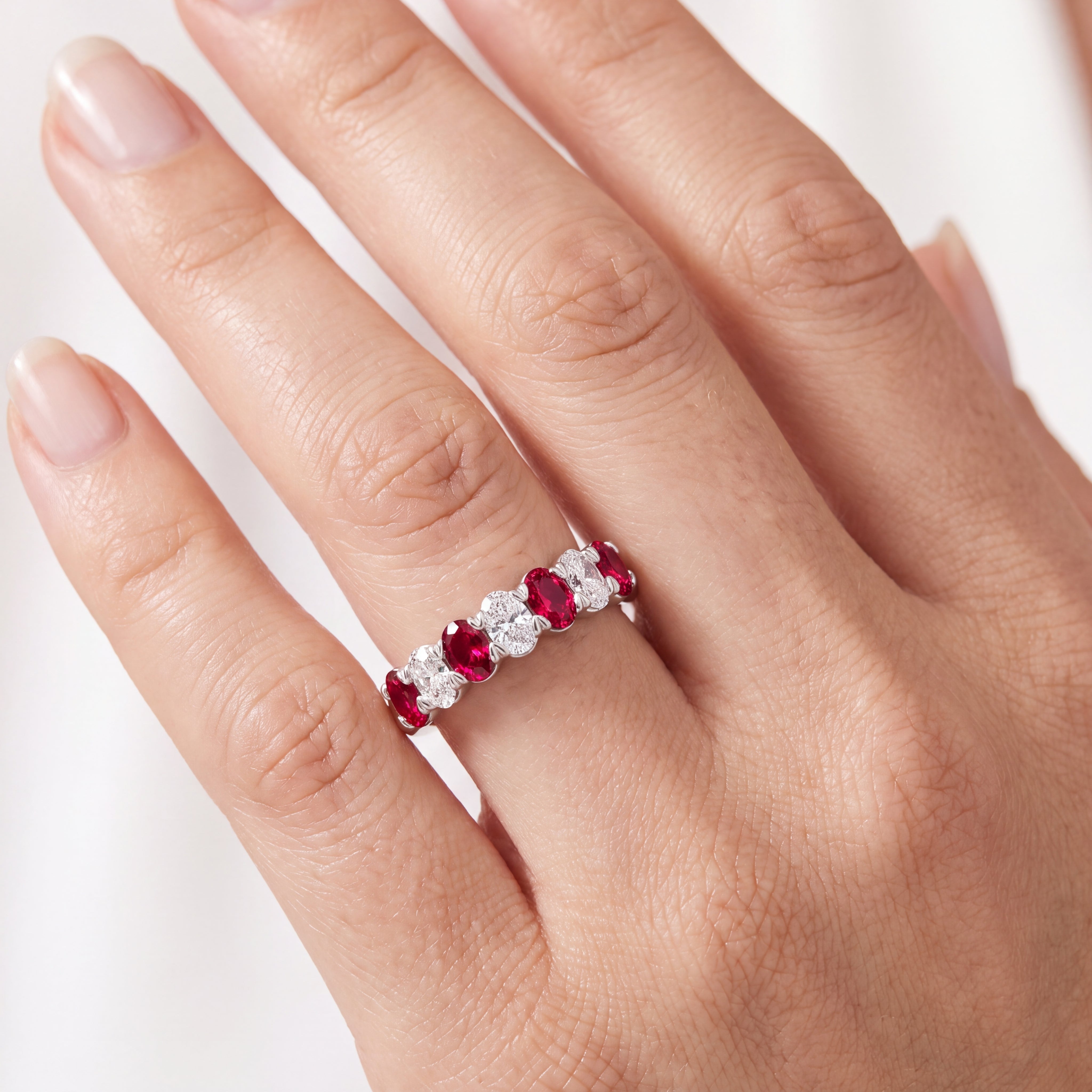 _lifestyle_image@SKU:G1167-LGRO01020004W #metal_10k-white-gold+origin_lab-created