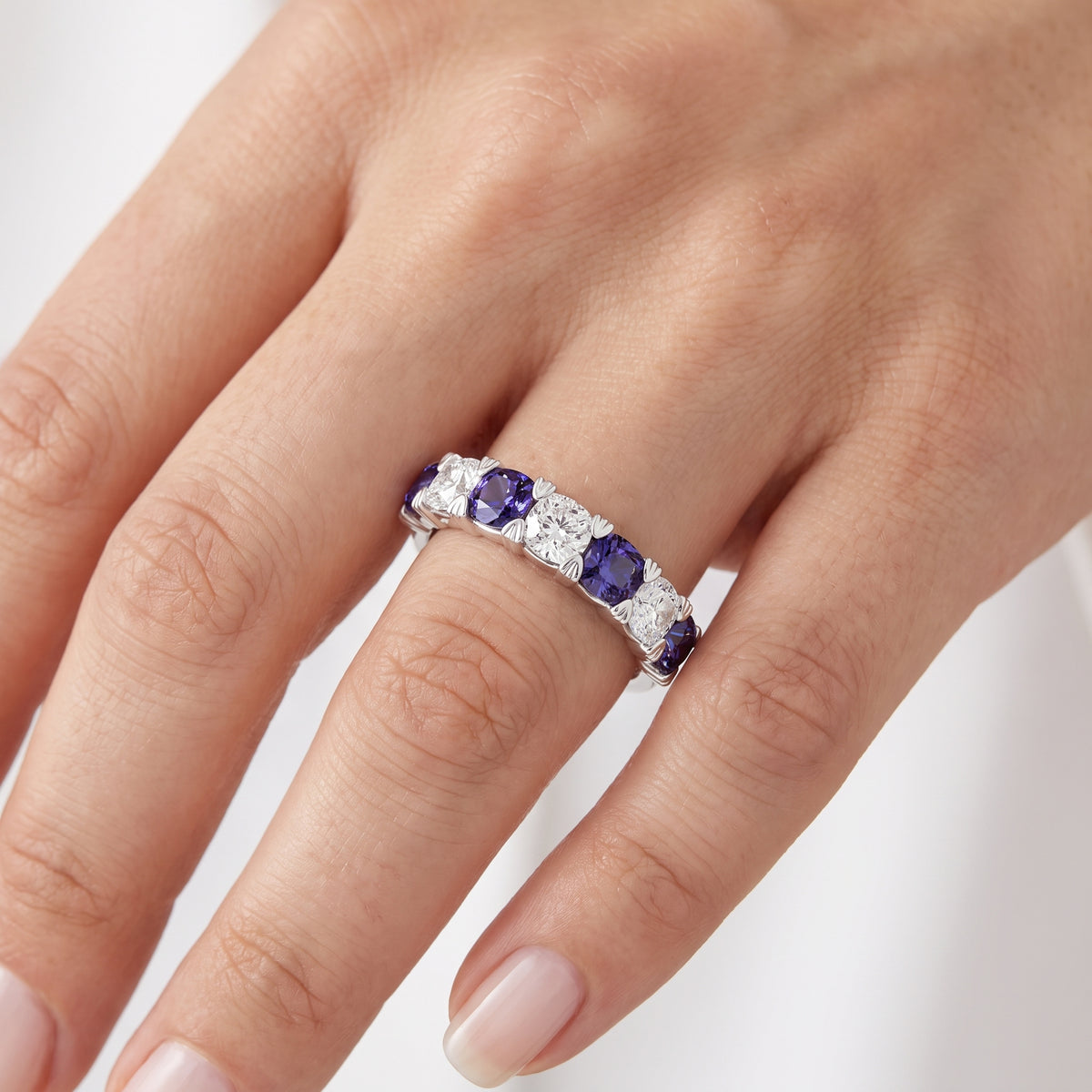 _lifestyle_image@SKU:G1170-LGXC02000004W #metal_10k-white-gold+origin_lab-created