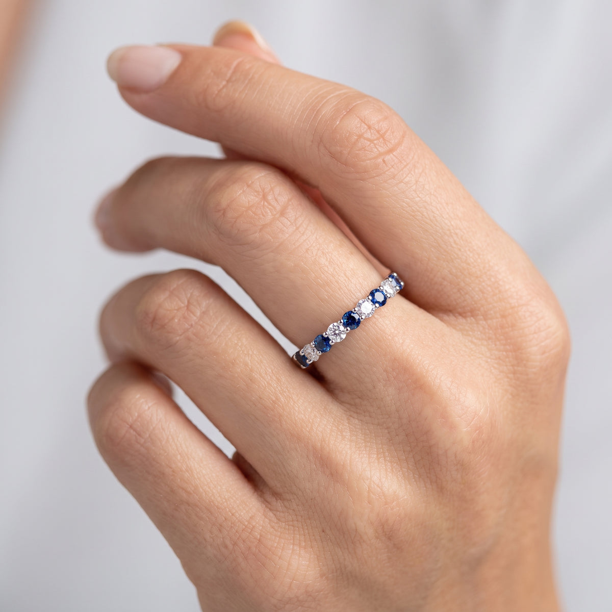 _lifestyle_image@SKU:G1198-LGSR01020004W #metal_10k-white-gold+origin_lab-created