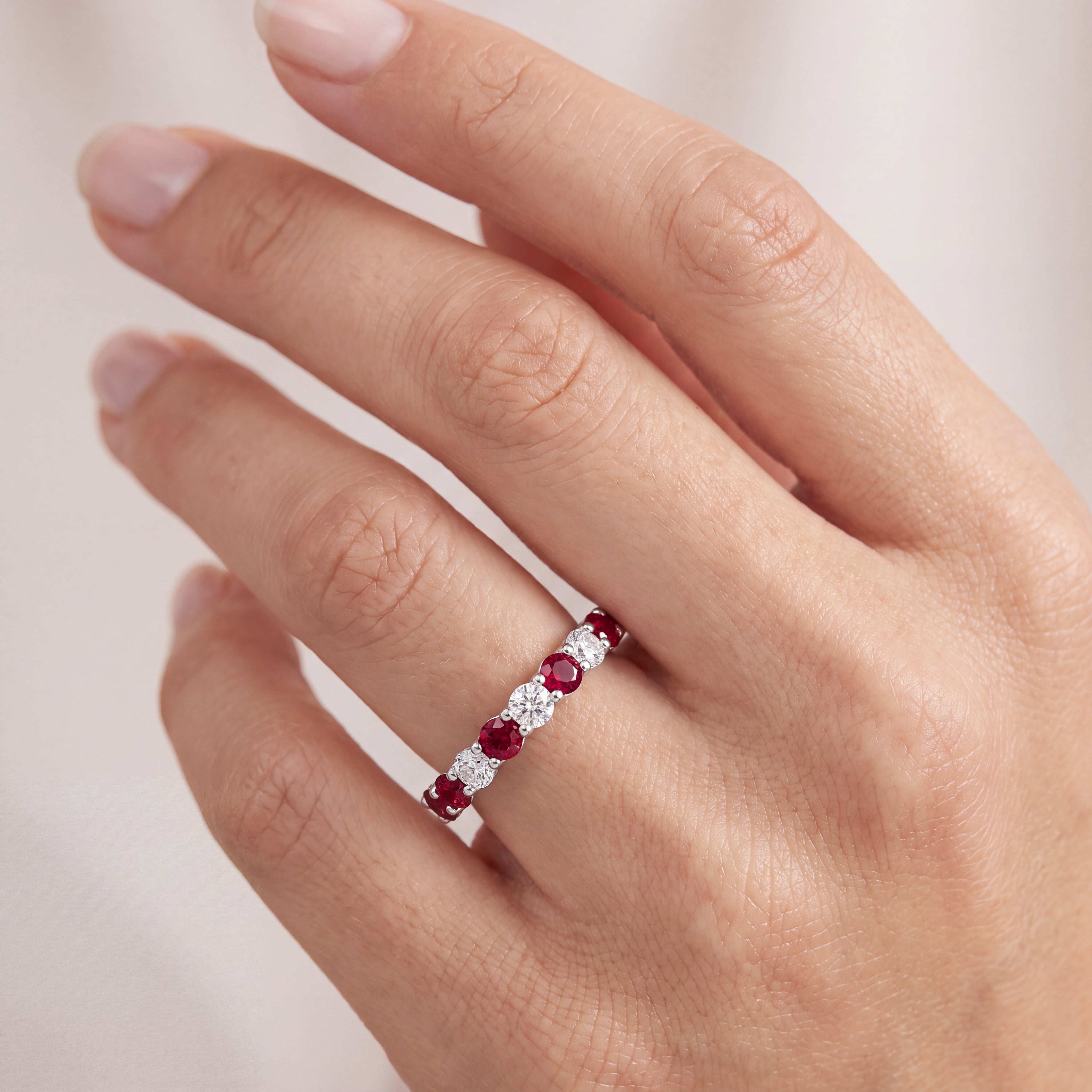 _lifestyle_image@SKU:G1198-NGSR01020004W #metal_14k-white-gold+origin_lab-created