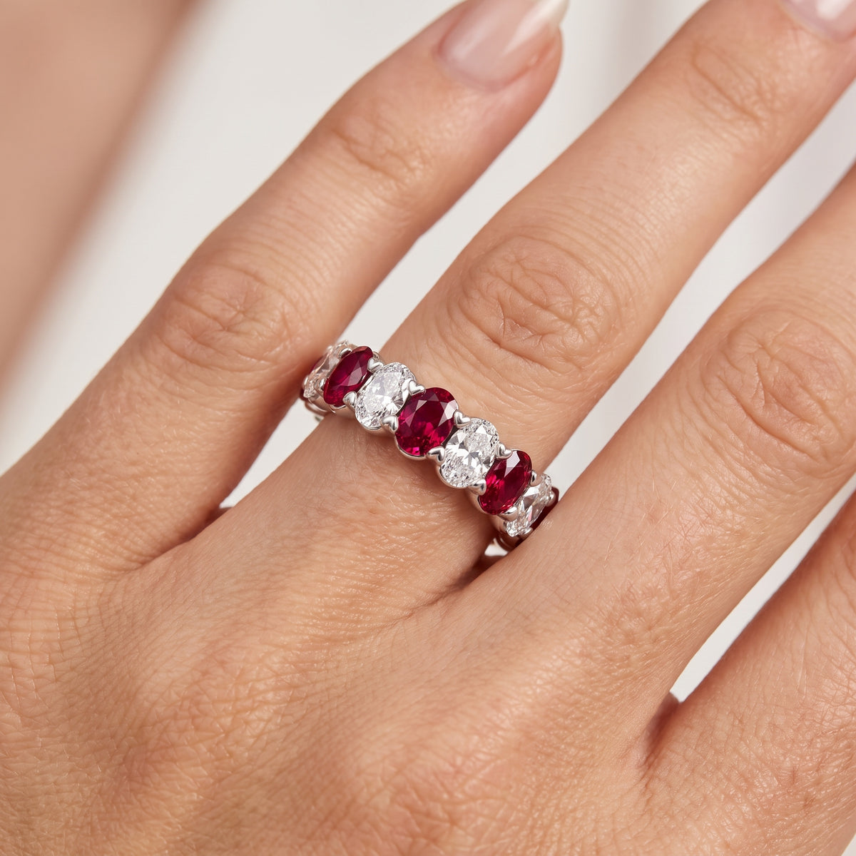_lifestyle_image@SKU:G1732-LGRO05040004W #metal_10k-white-gold+origin_lab-created