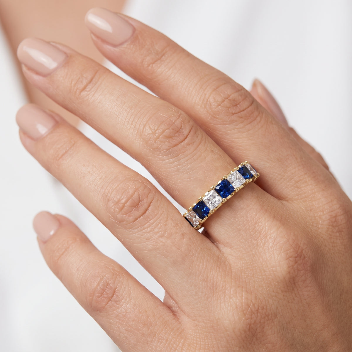 _lifestyle_image@SKU:G1800-NGSP04000004Y #metal_14k-yellow-gold+origin_lab-created