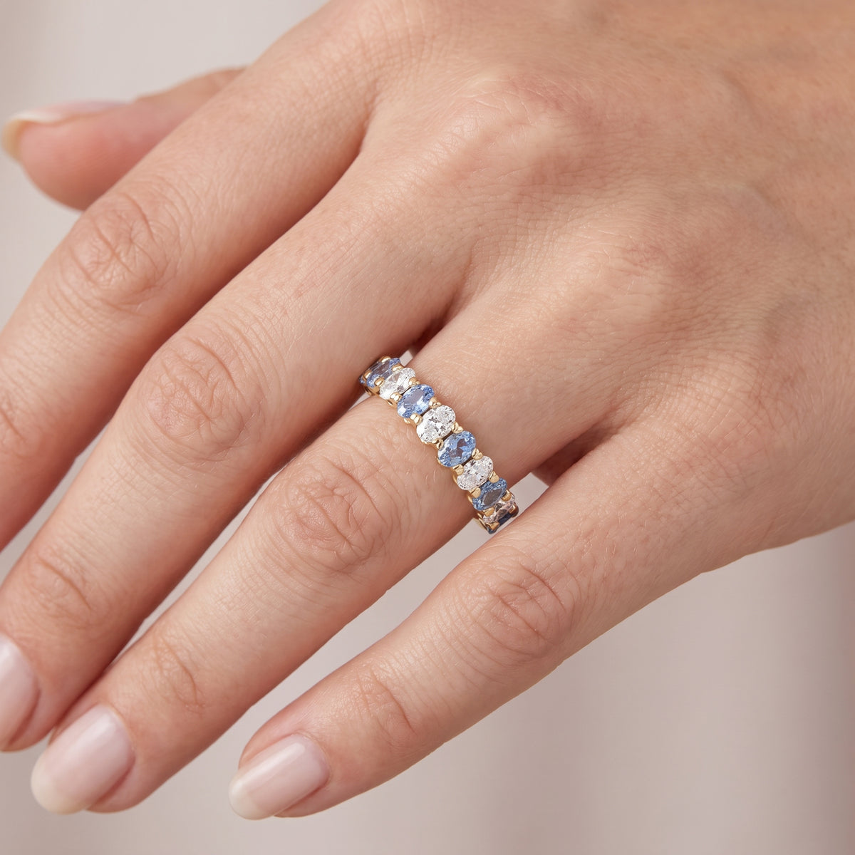 _lifestyle_image@SKU:G3533-LGQO01060004Y #metal_10k-yellow-gold+origin_lab-created