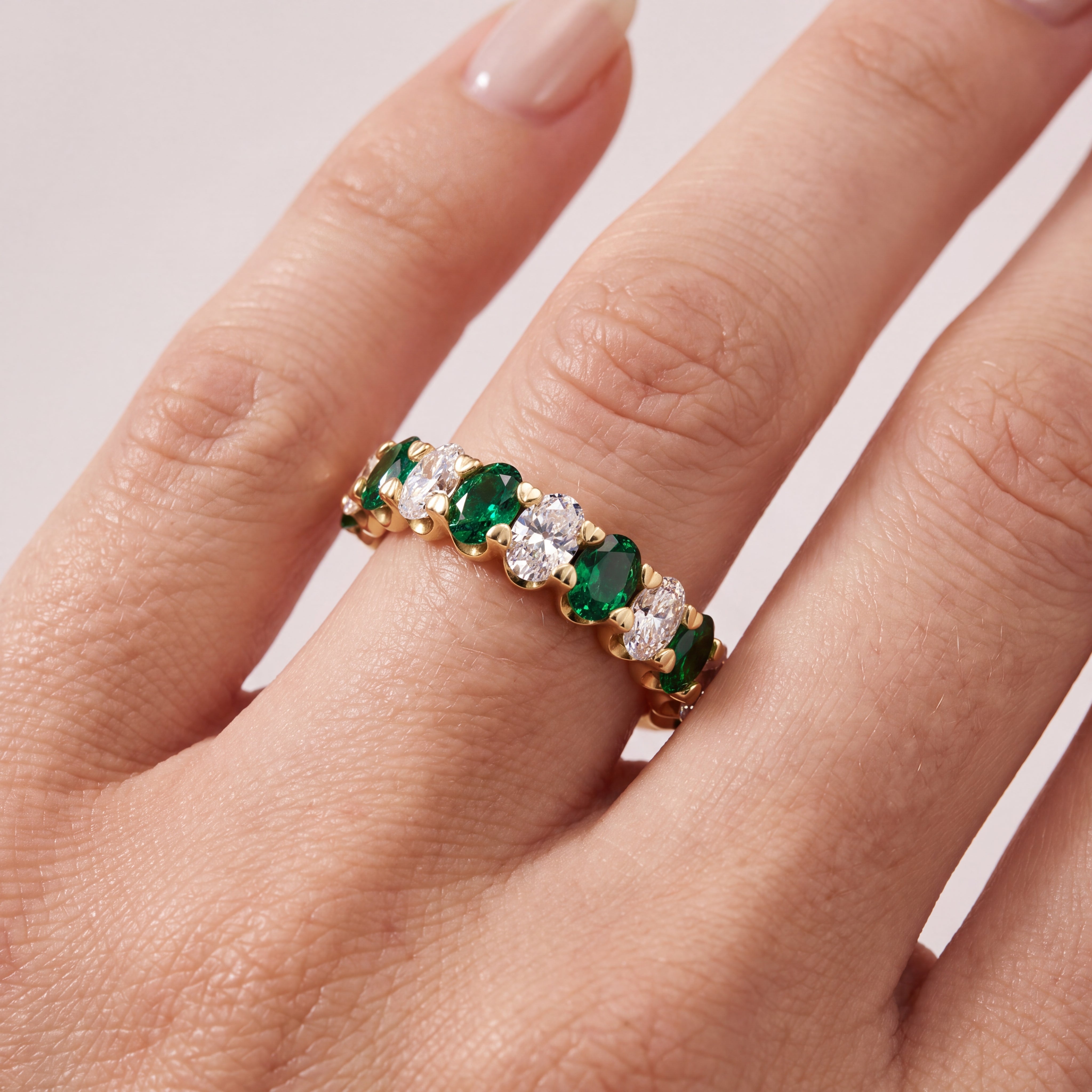 _lifestyle_image@SKU:G3533-NGEO01060004Y #metal_14k-yellow-gold+origin_lab-created
