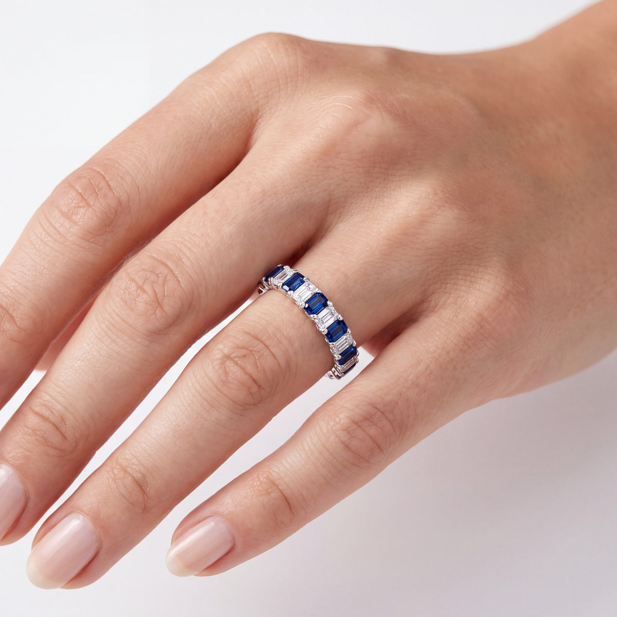 _lifestyle_image@SKU:G3539-NGEE01000004W #metal_14k-white-gold+origin_lab-created
