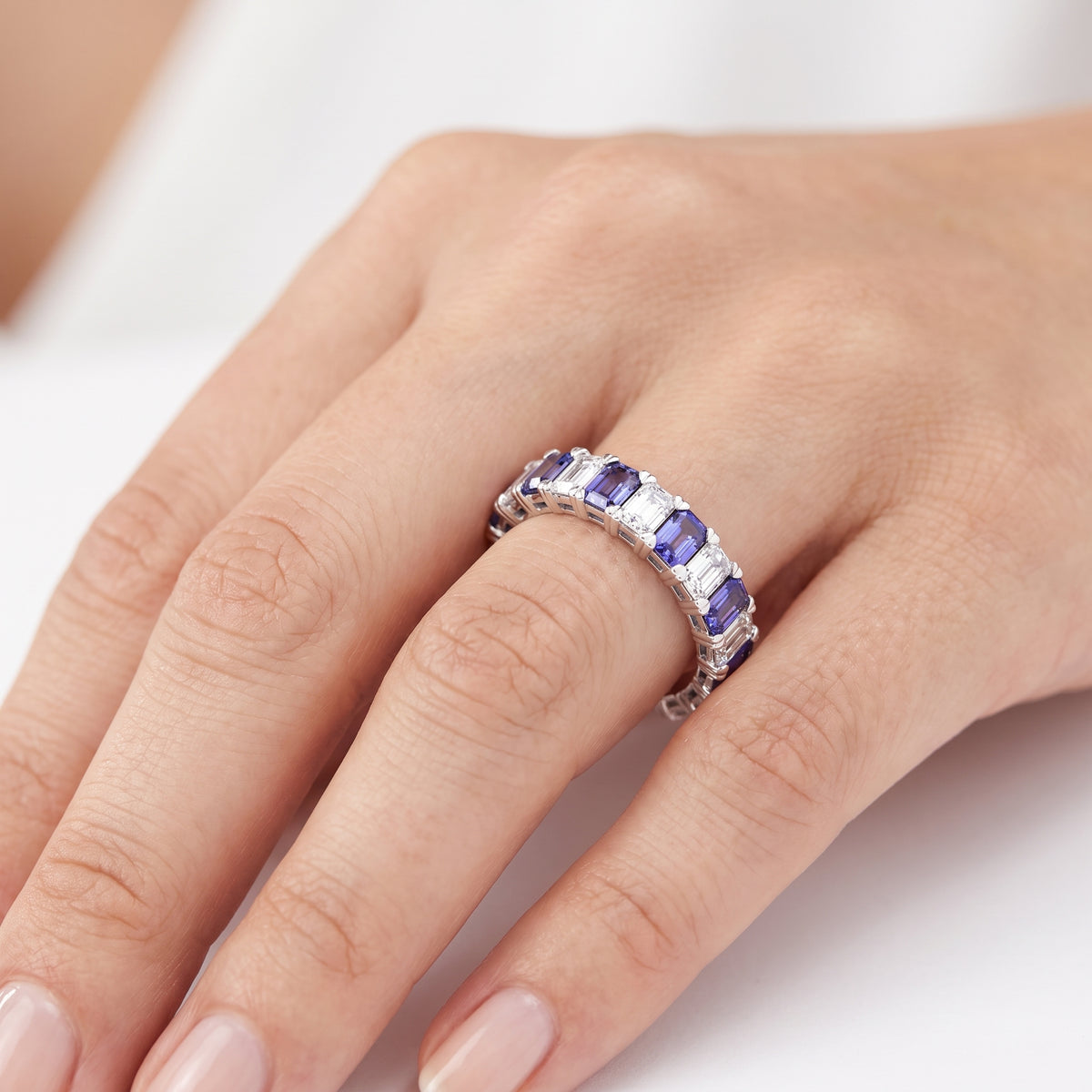 _lifestyle_image@SKU:G3539-LGXE01000004W #metal_10k-white-gold+origin_lab-created