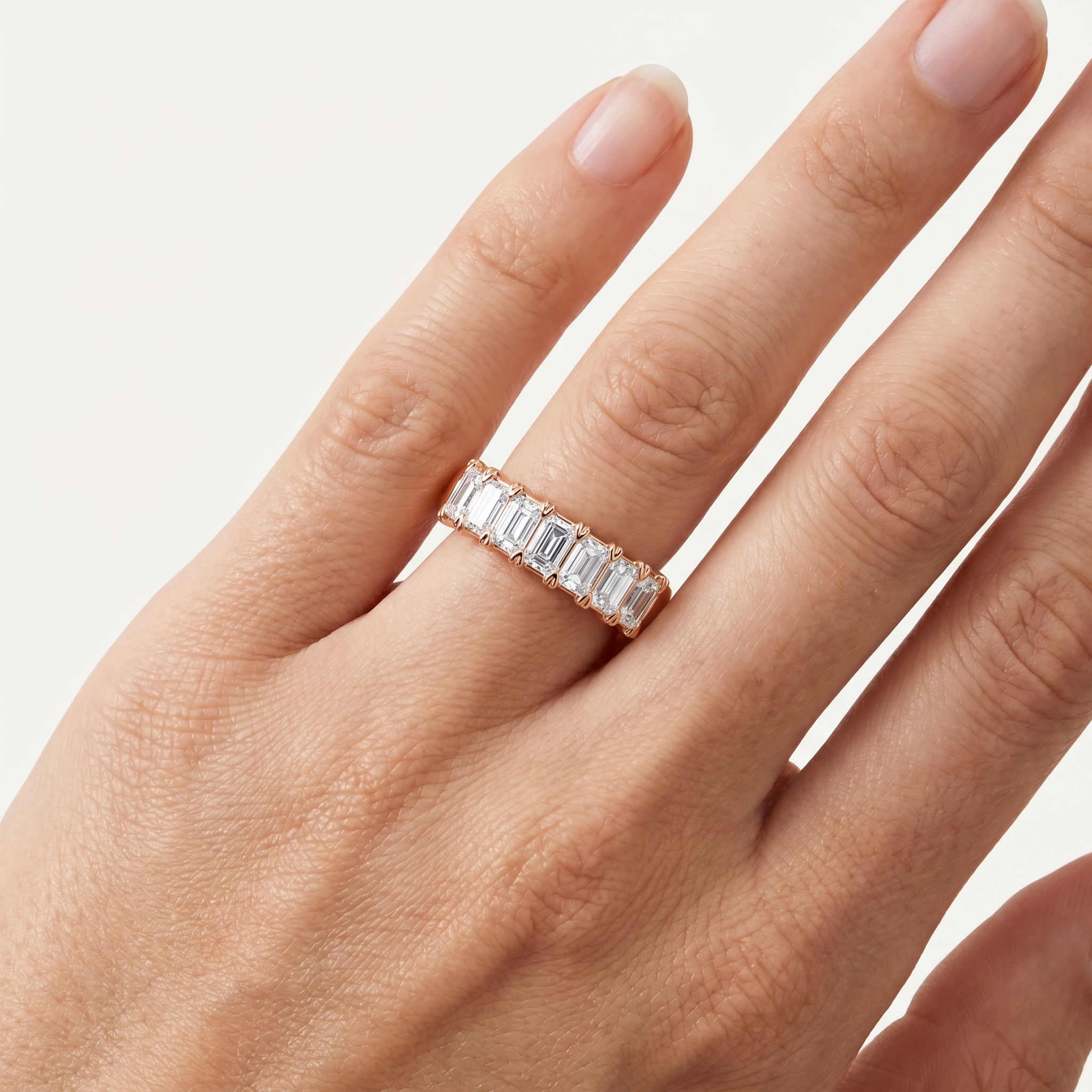 _lifestyle_image@SKU:A1173-LADE01000004P #metal_10k-rose-gold+origin_lab-grown+quality_g-si