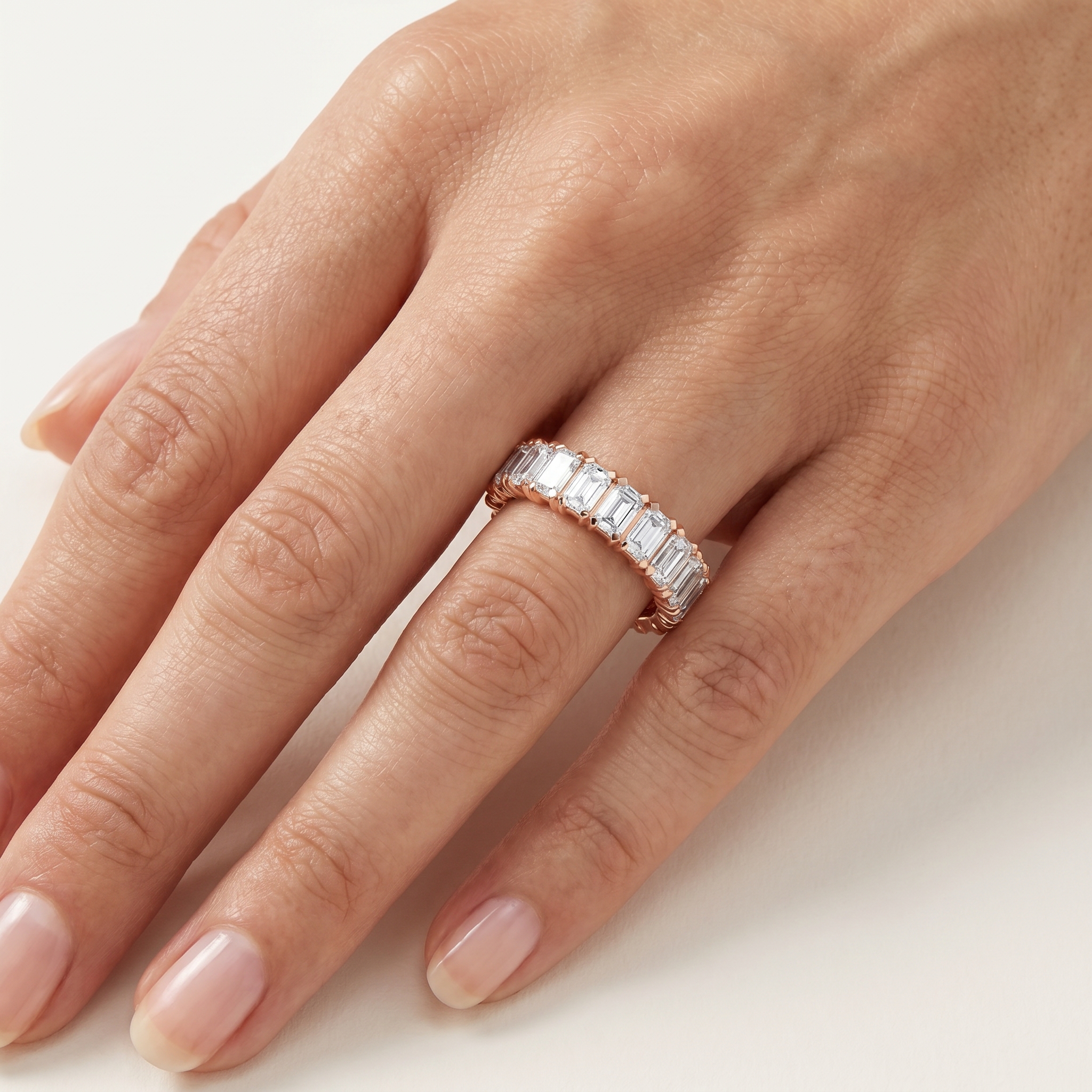 _lifestyle_image@SKU:T1731-LADE02000004P #metal_10k-rose-gold+origin_lab-grown+quality_g-si